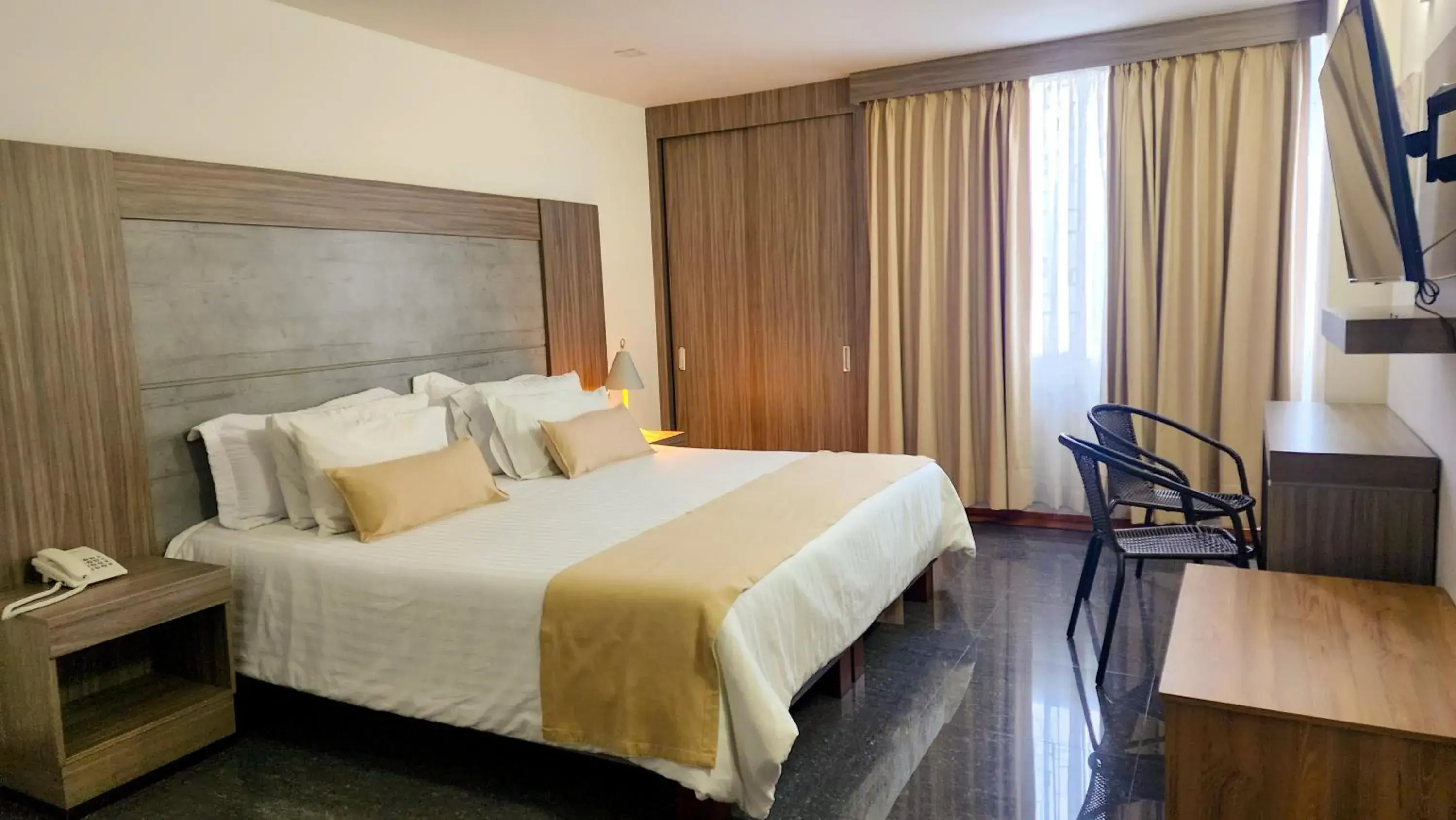 Standard King Room in Hotel BE Suites Cali Standard King Room in Hotel BE Suites Cali