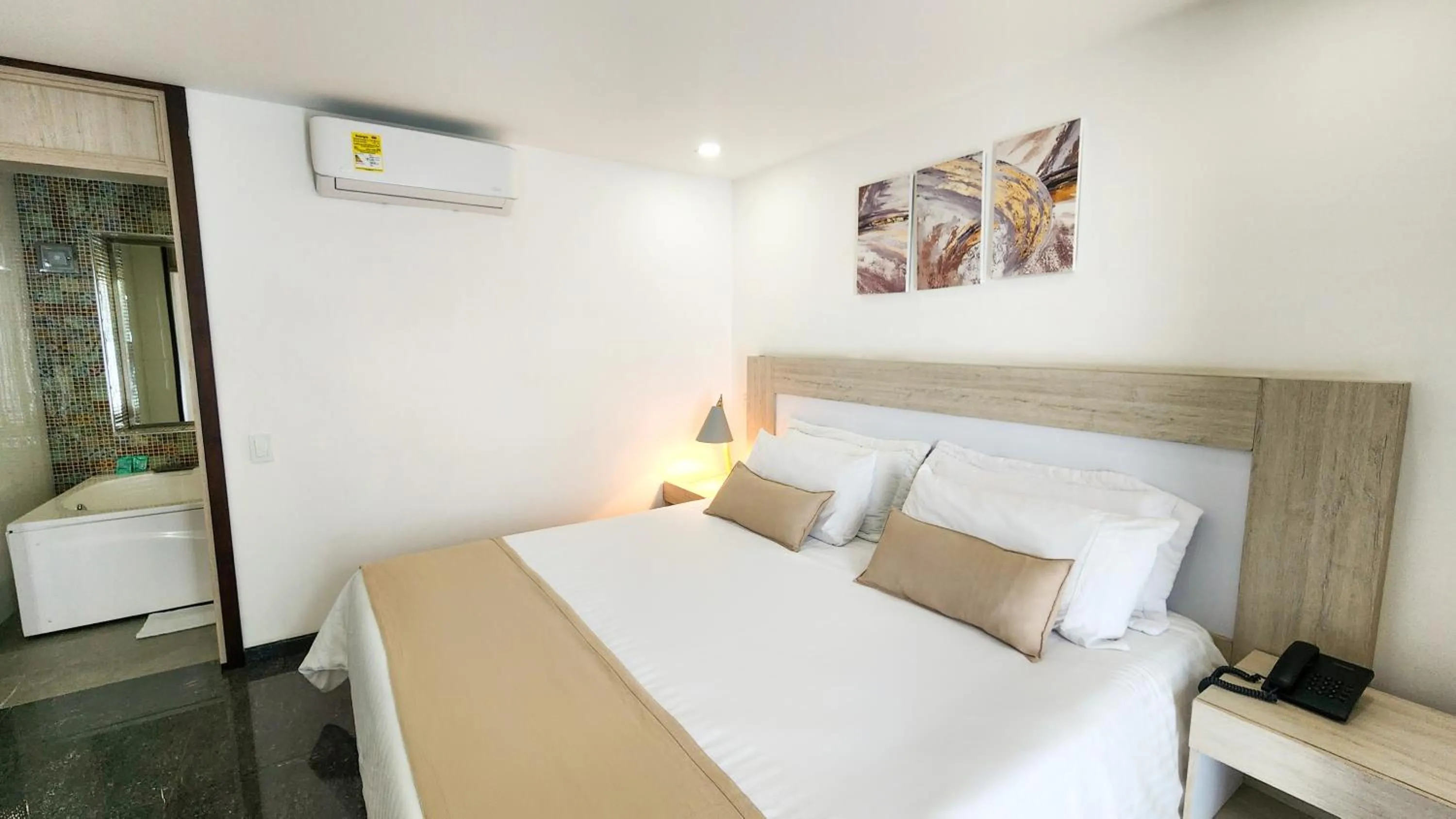 Bed in BE Suites Hotel Cali