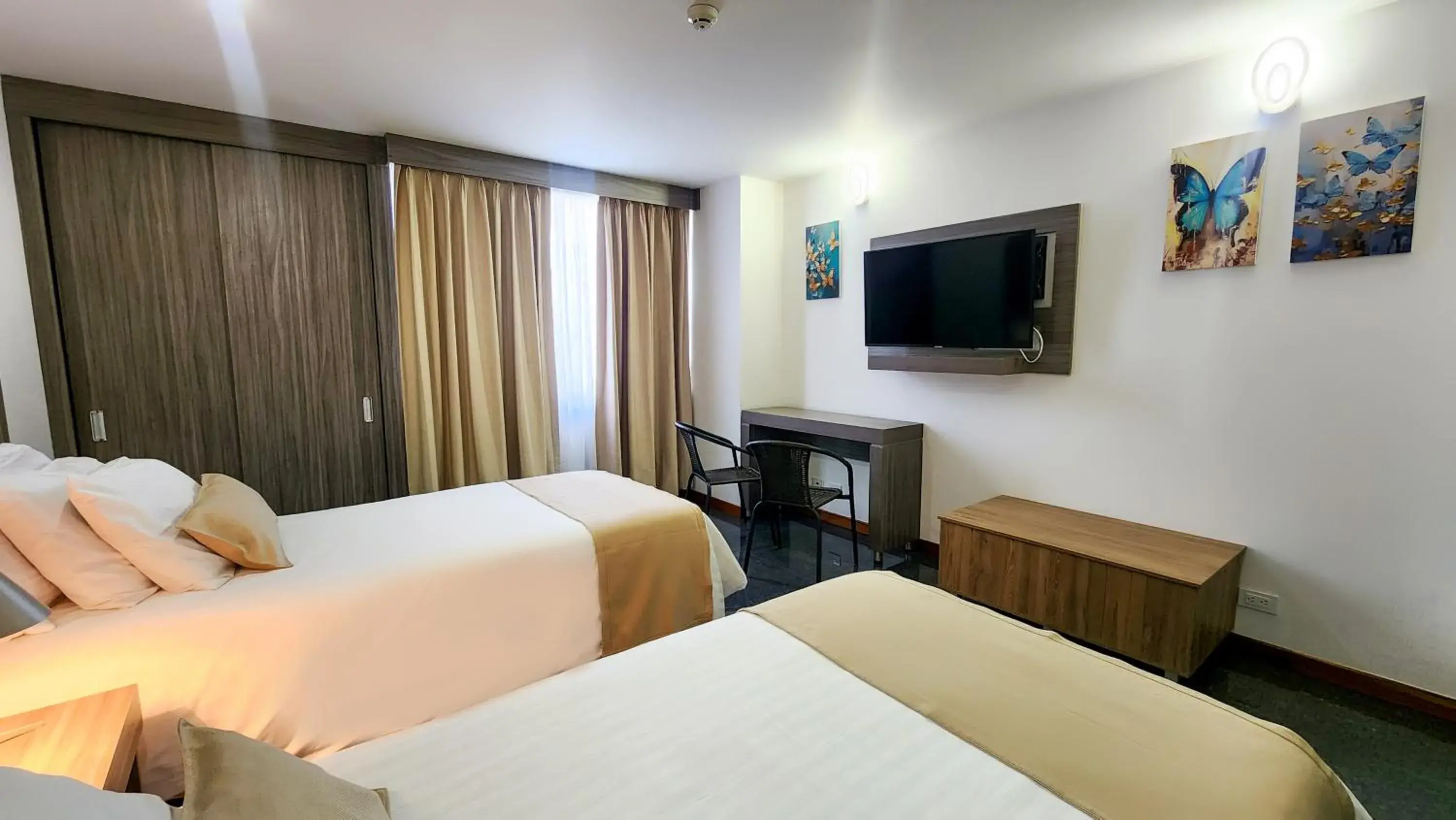 Twin Room in BE Suites Hotel Cali Twin Room in BE Suites Hotel Cali
