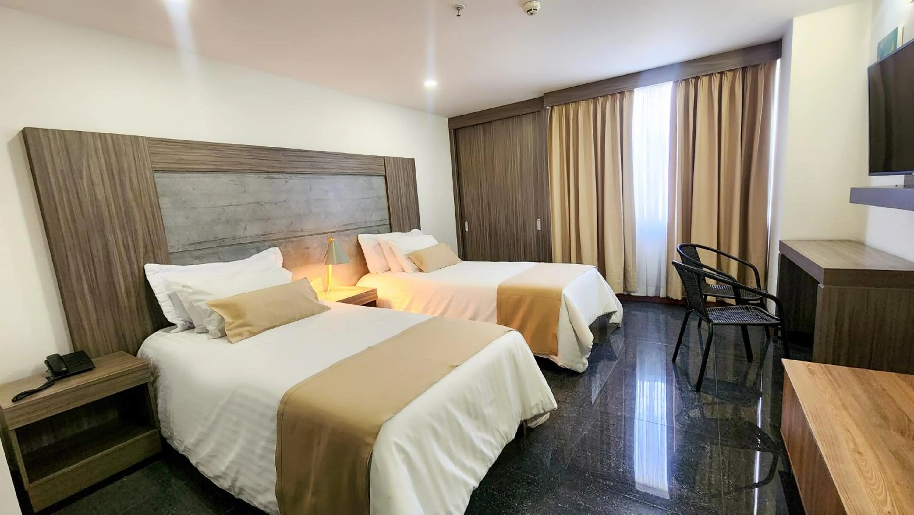 Bed in BE Suites Hotel Cali