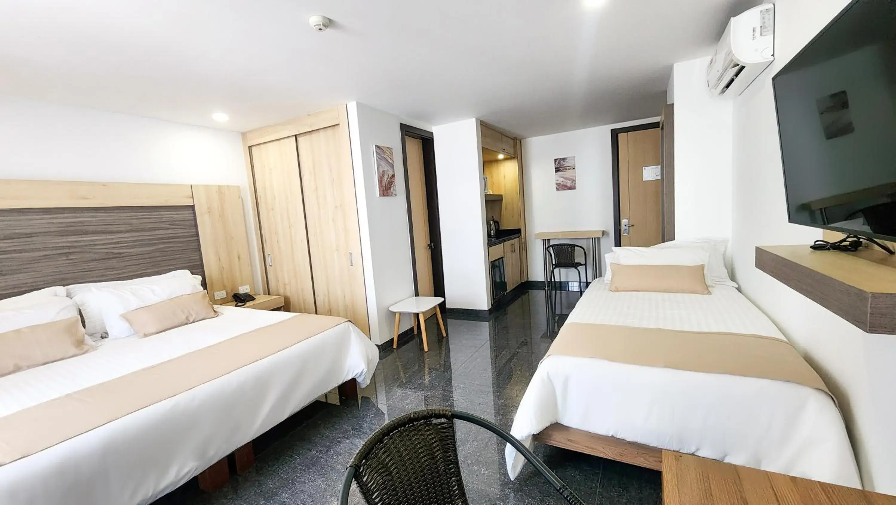 Triple Room in BE Suites Hotel Cali Triple Room in BE Suites Hotel Cali