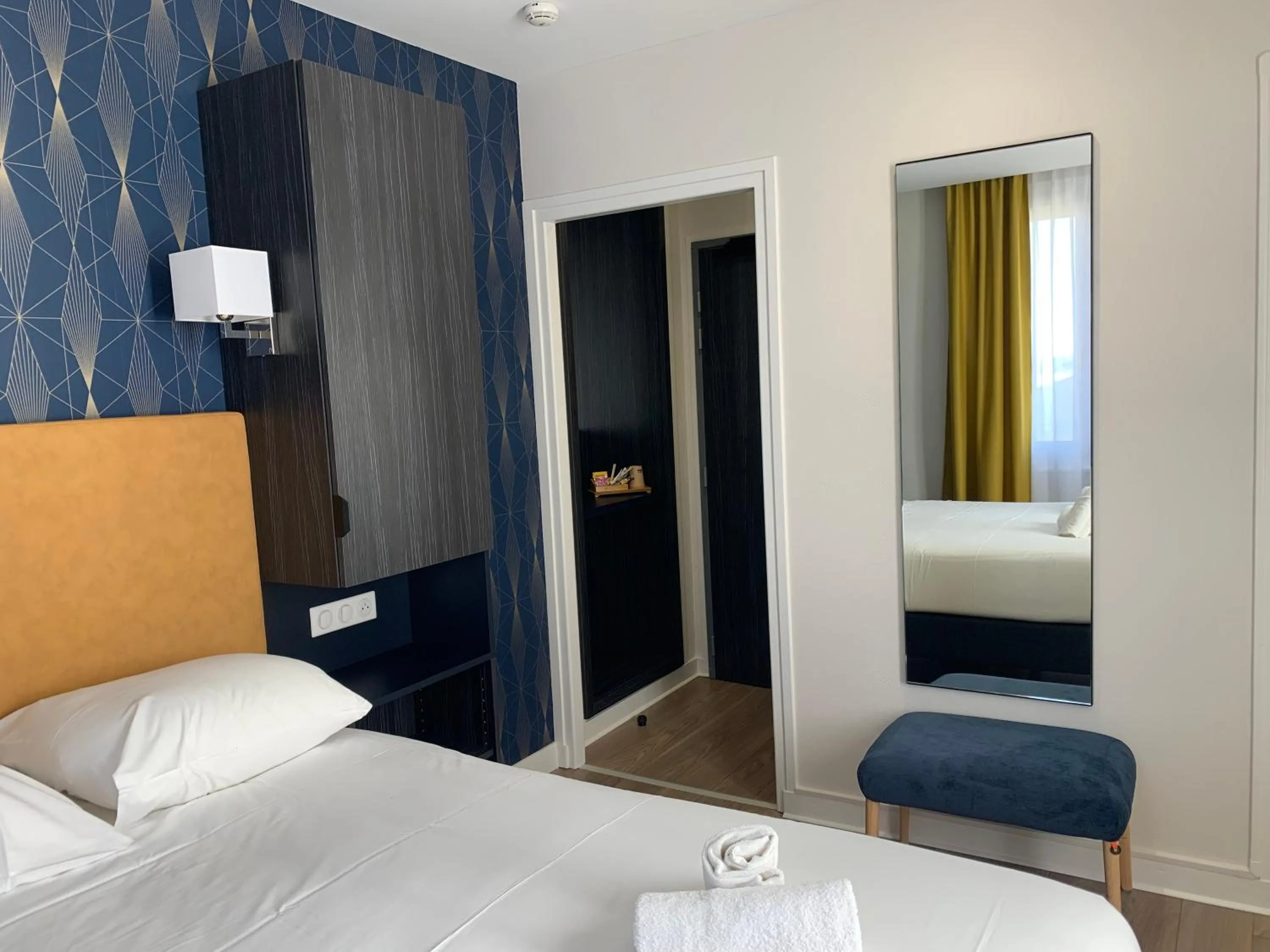 Bedroom, Bed in Hotel Le Cosy Riva Bella