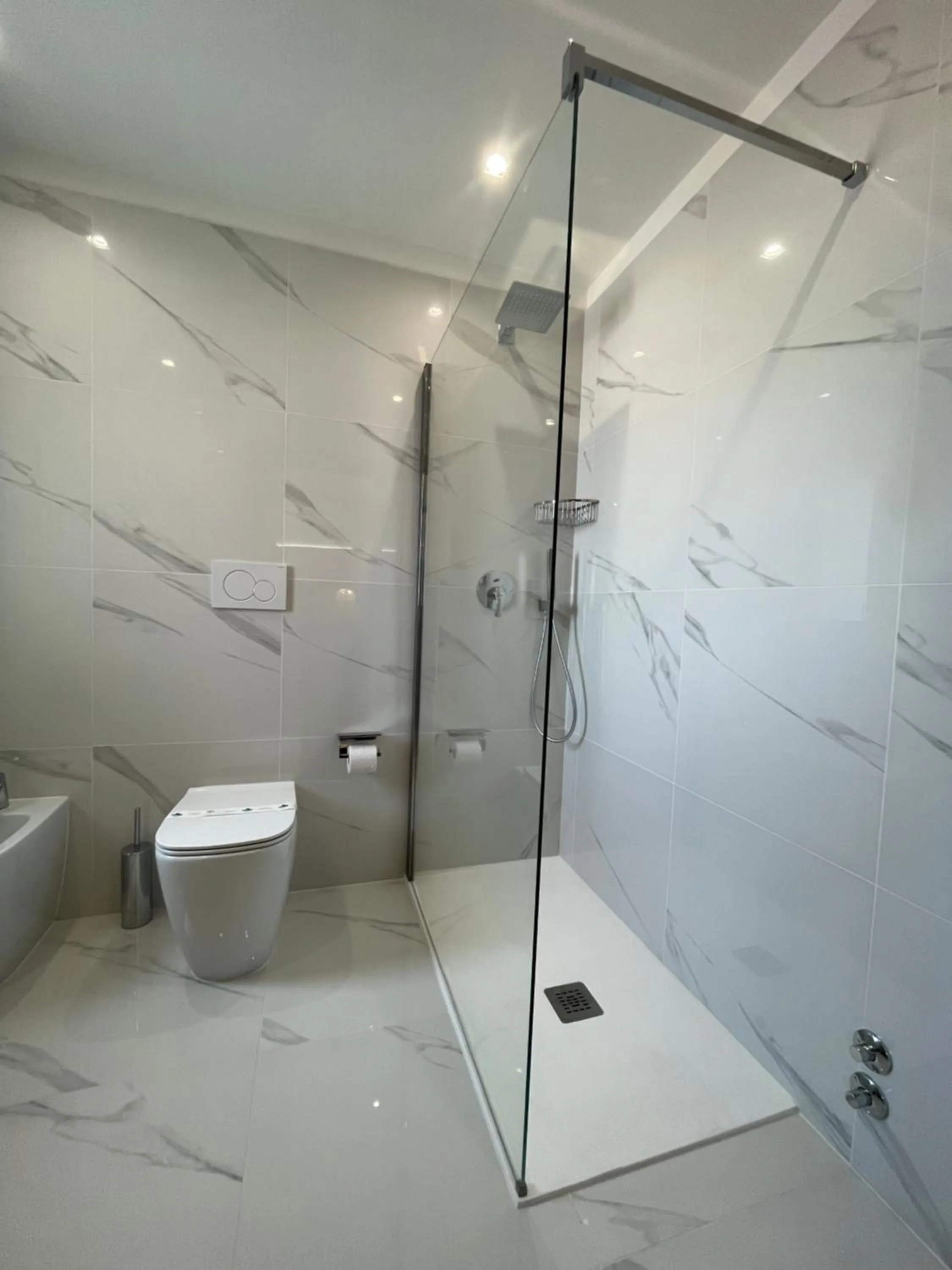 Shower in Hotel Mare