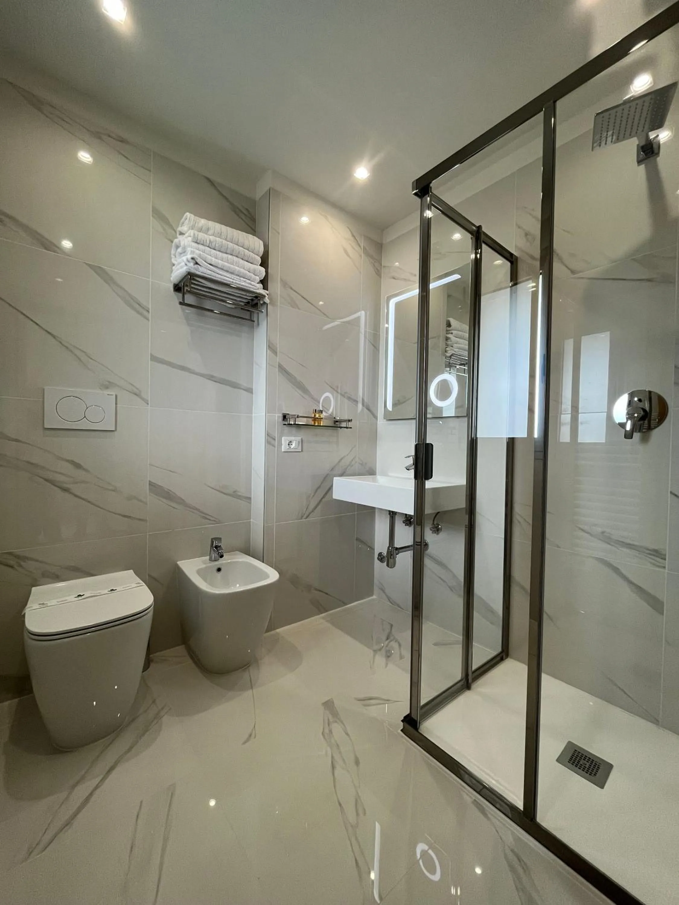 Shower in Hotel Mare