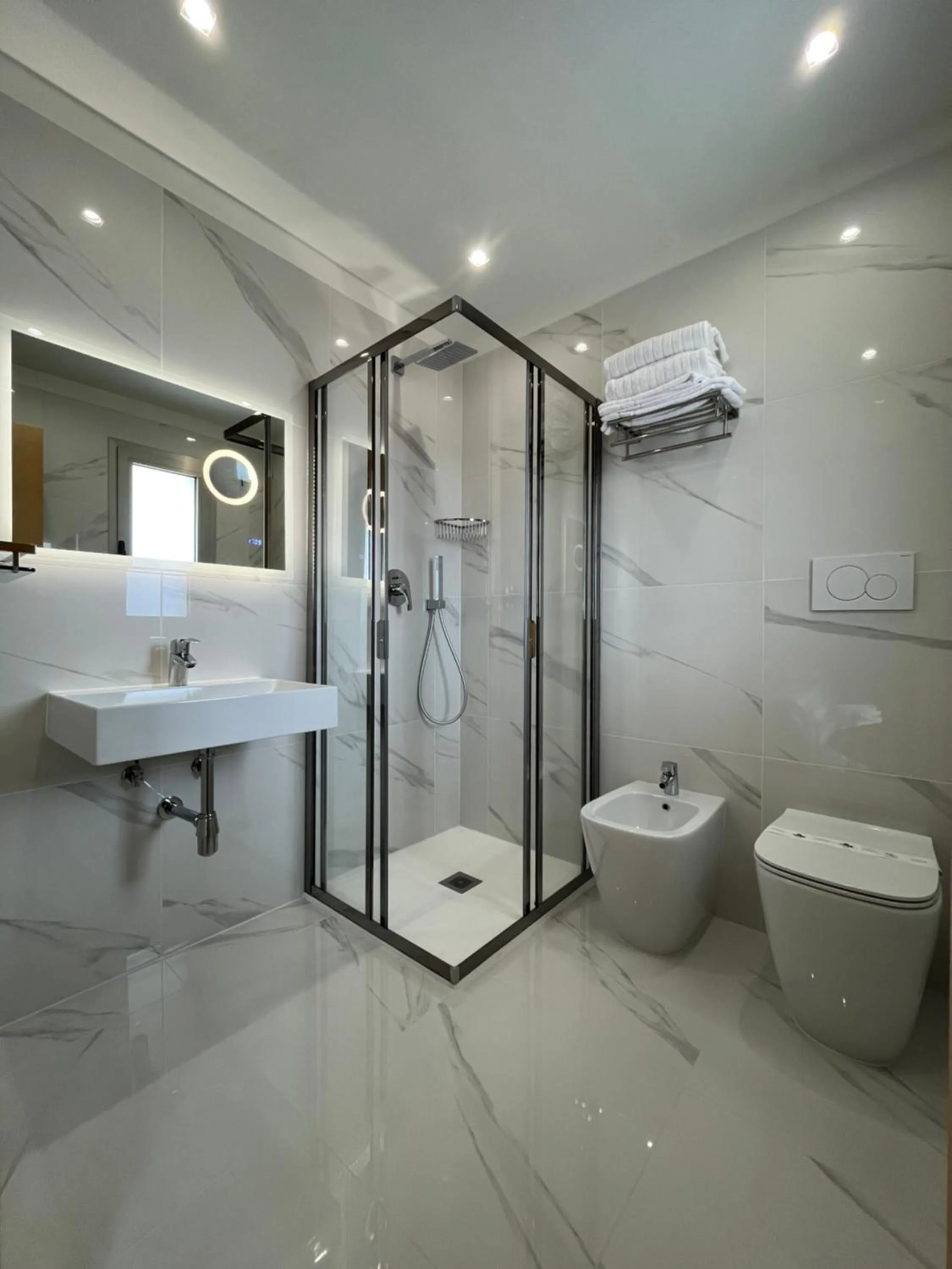 Shower in Hotel Mare