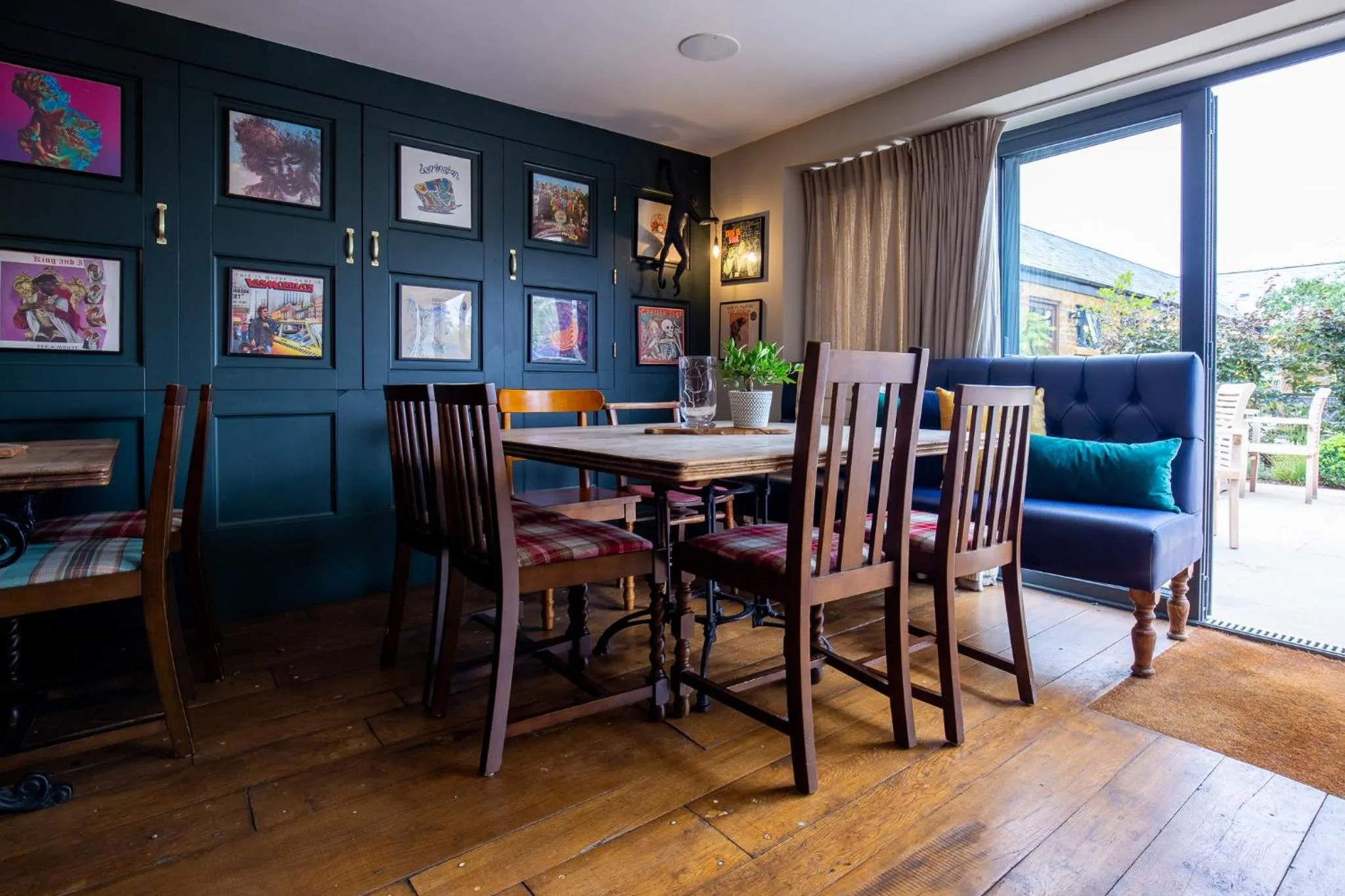 Dining area in The George Inn