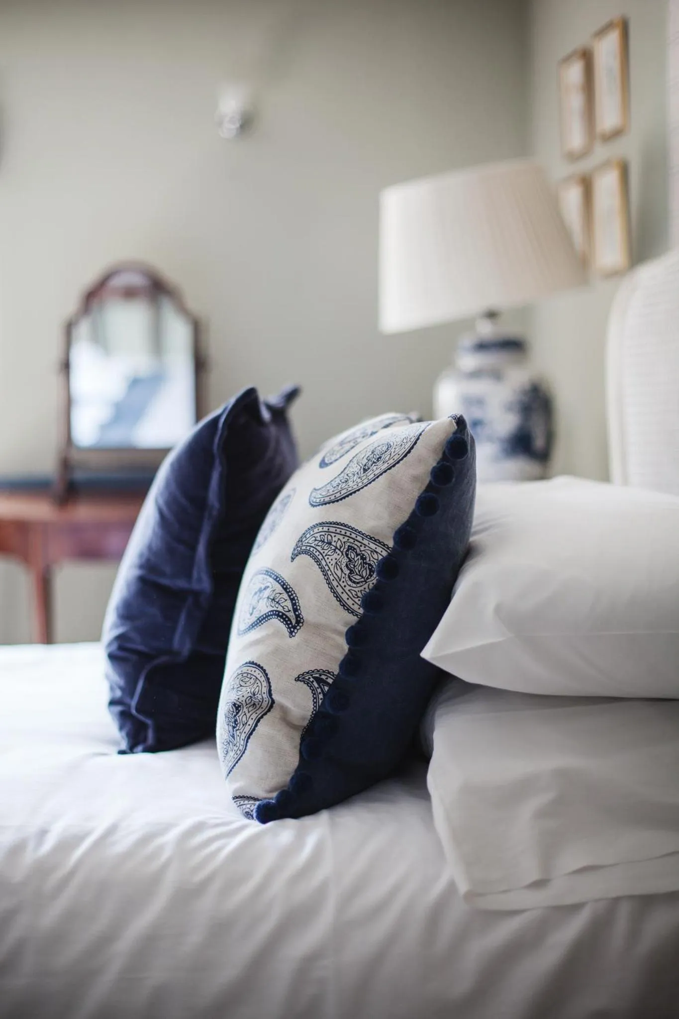 Bedroom, Bed in The George Inn