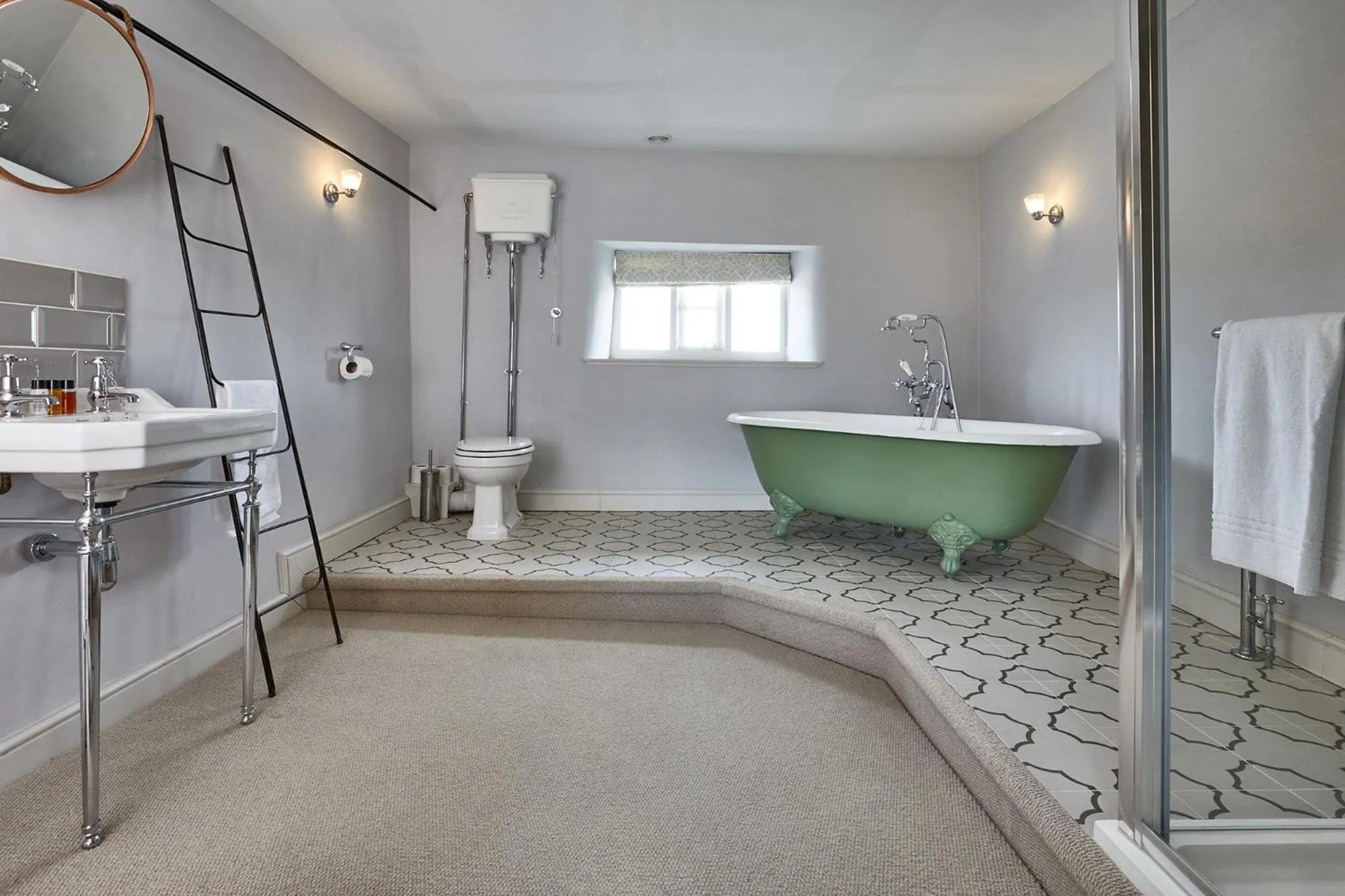 Shower in The George Inn