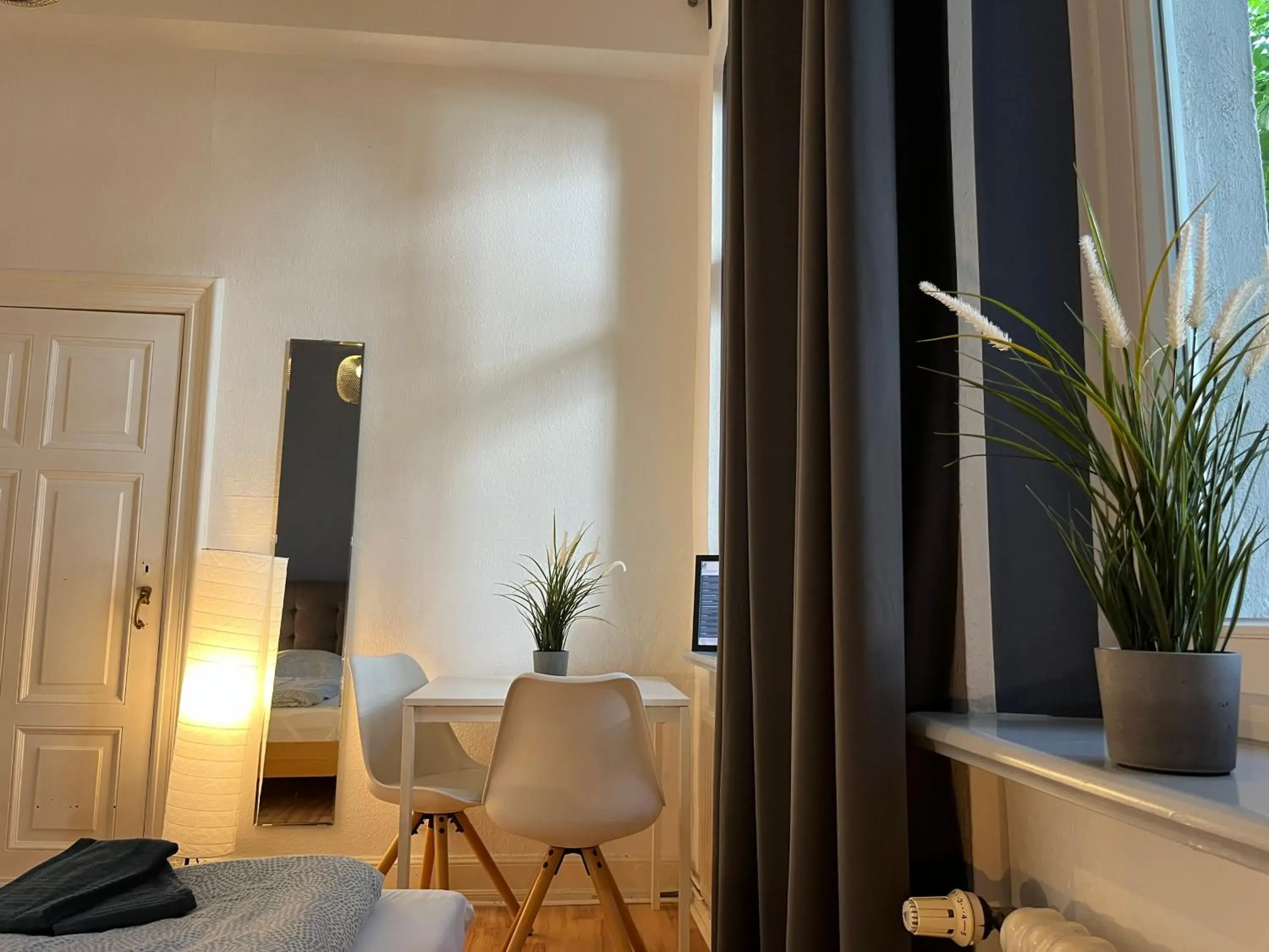 Double Room with Shared Bathroom - single occupancy in Blue Doors Hostel Altstadt Double Room with Shared Bathroom - single occupancy in Blue Doors Hostel Altstadt