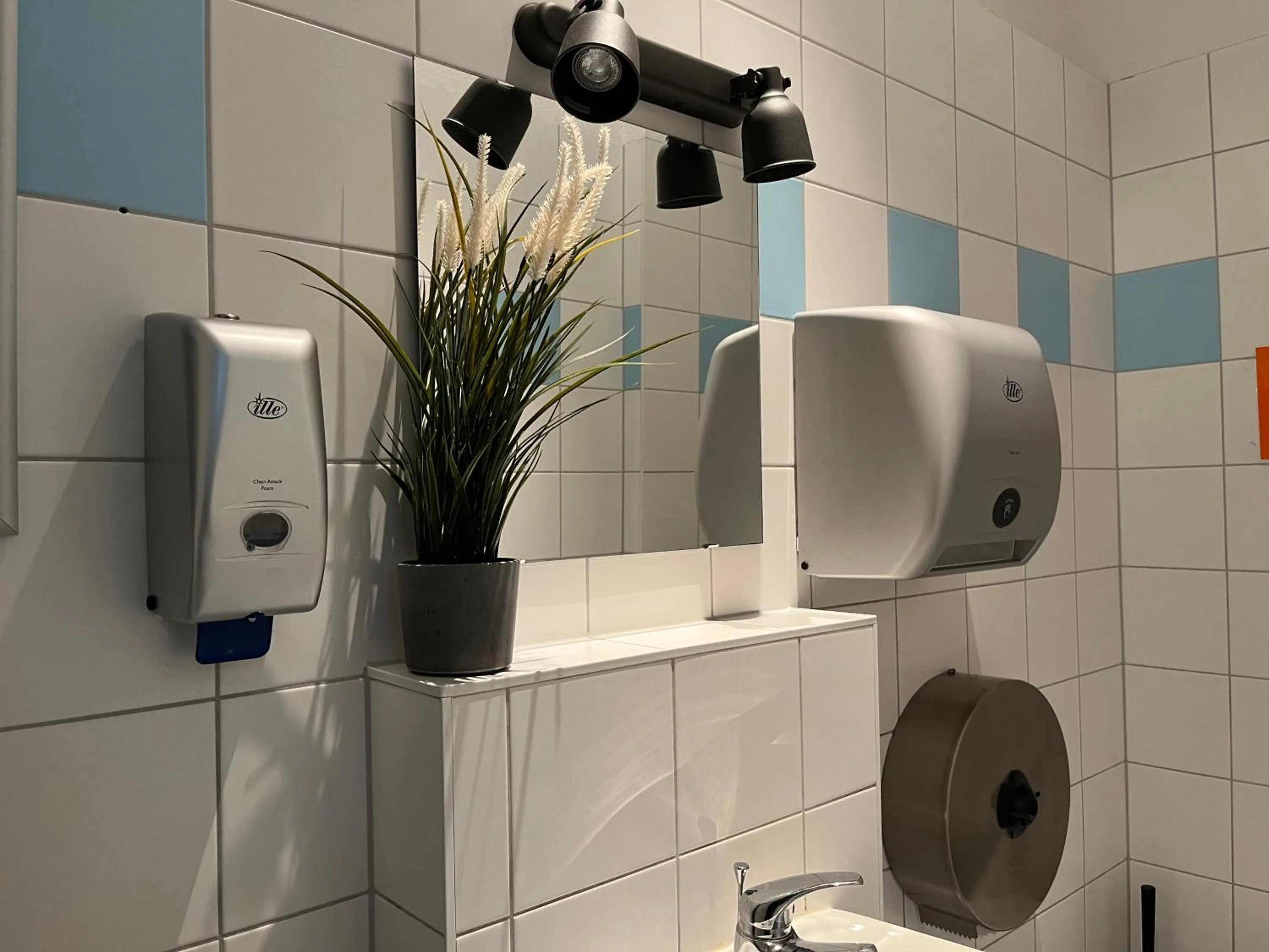 Bathroom in Blue Doors Hostel Altstadt