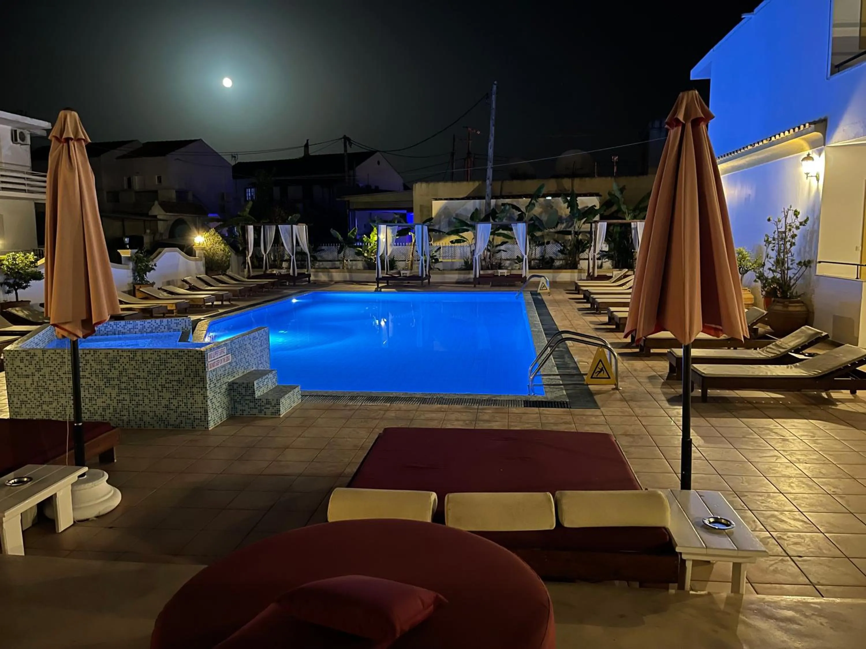 Swimming pool in Oasis Beach Club