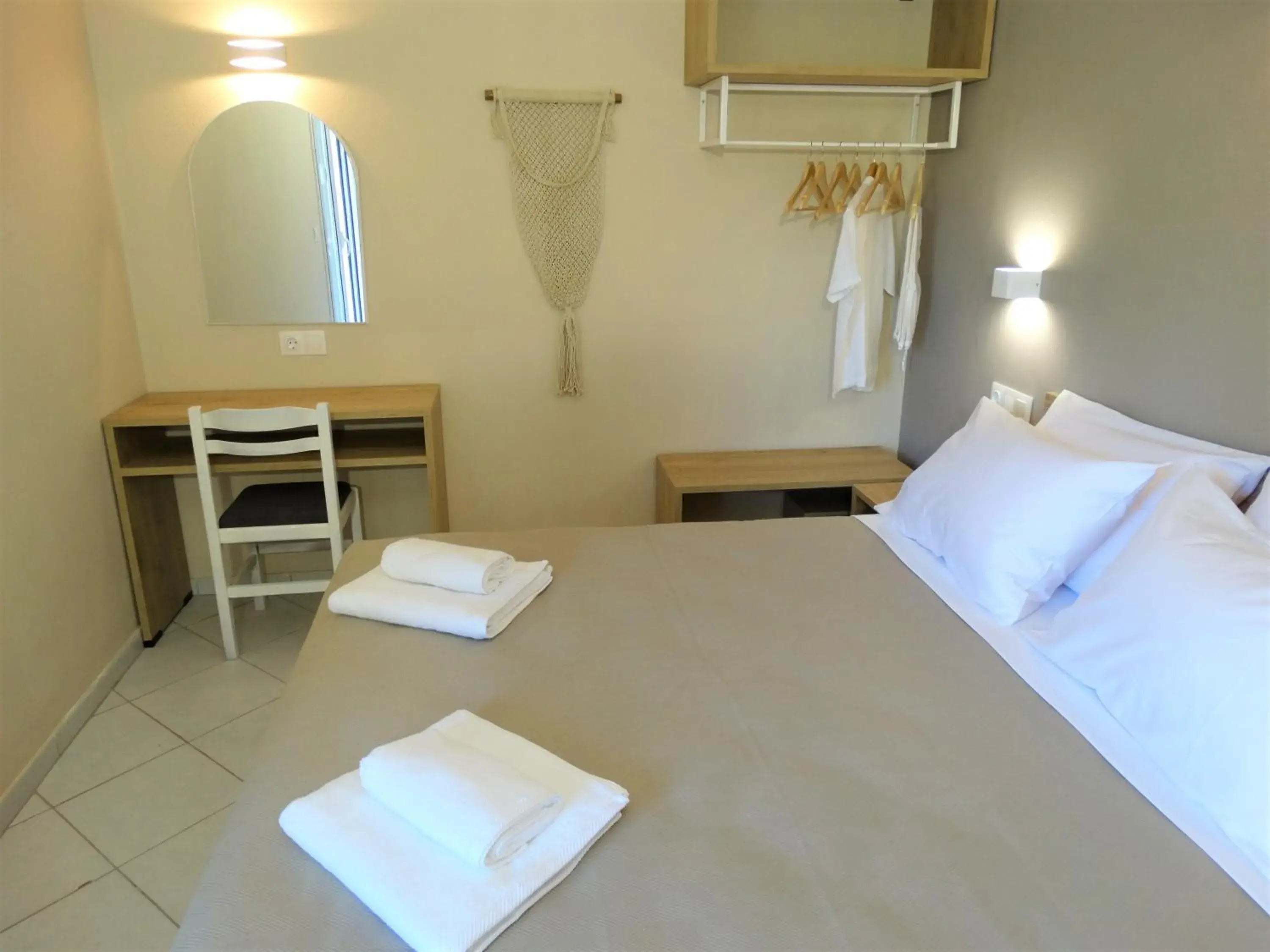 Bedroom, Bed in Oasis Beach Club Bedroom, Bed in Oasis Beach Club