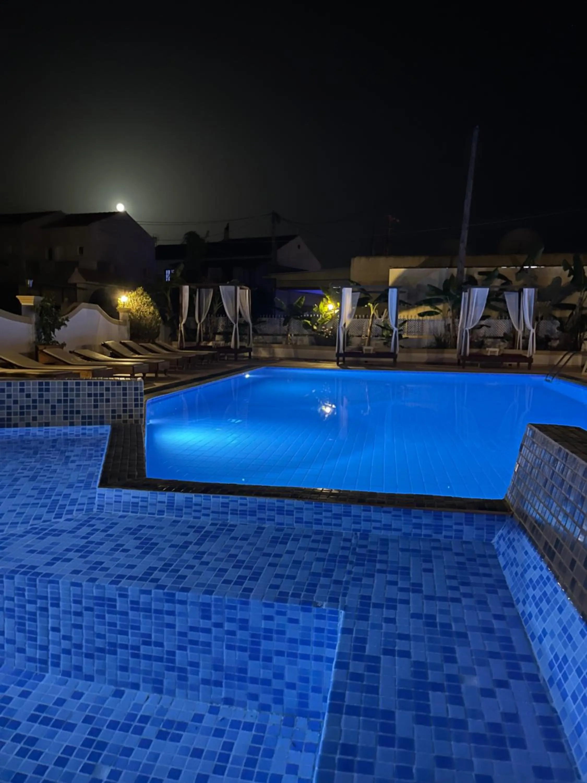 Swimming pool in Oasis Beach Club