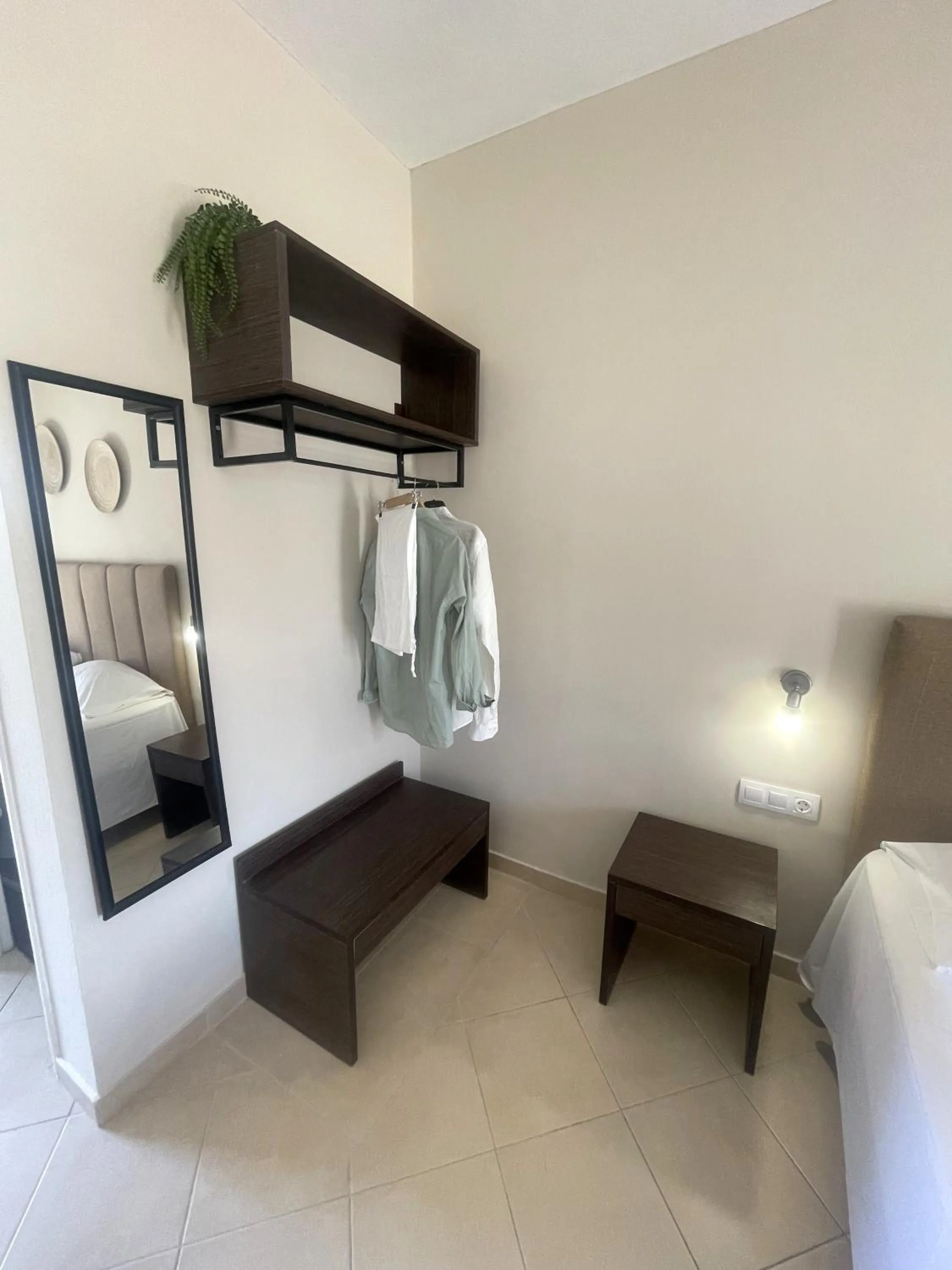 wardrobe, Bed in Oasis Beach Club
