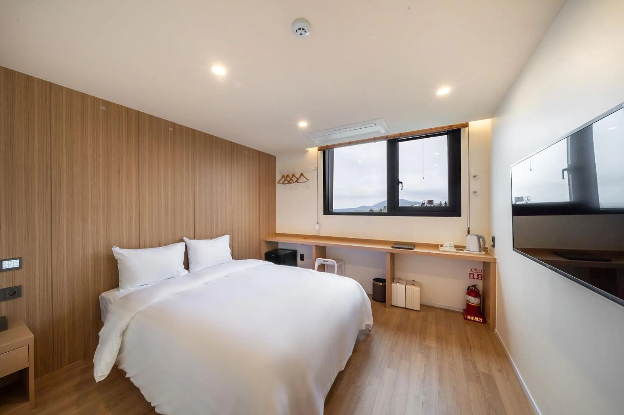 Photo of the whole room in Aroomi Hotel