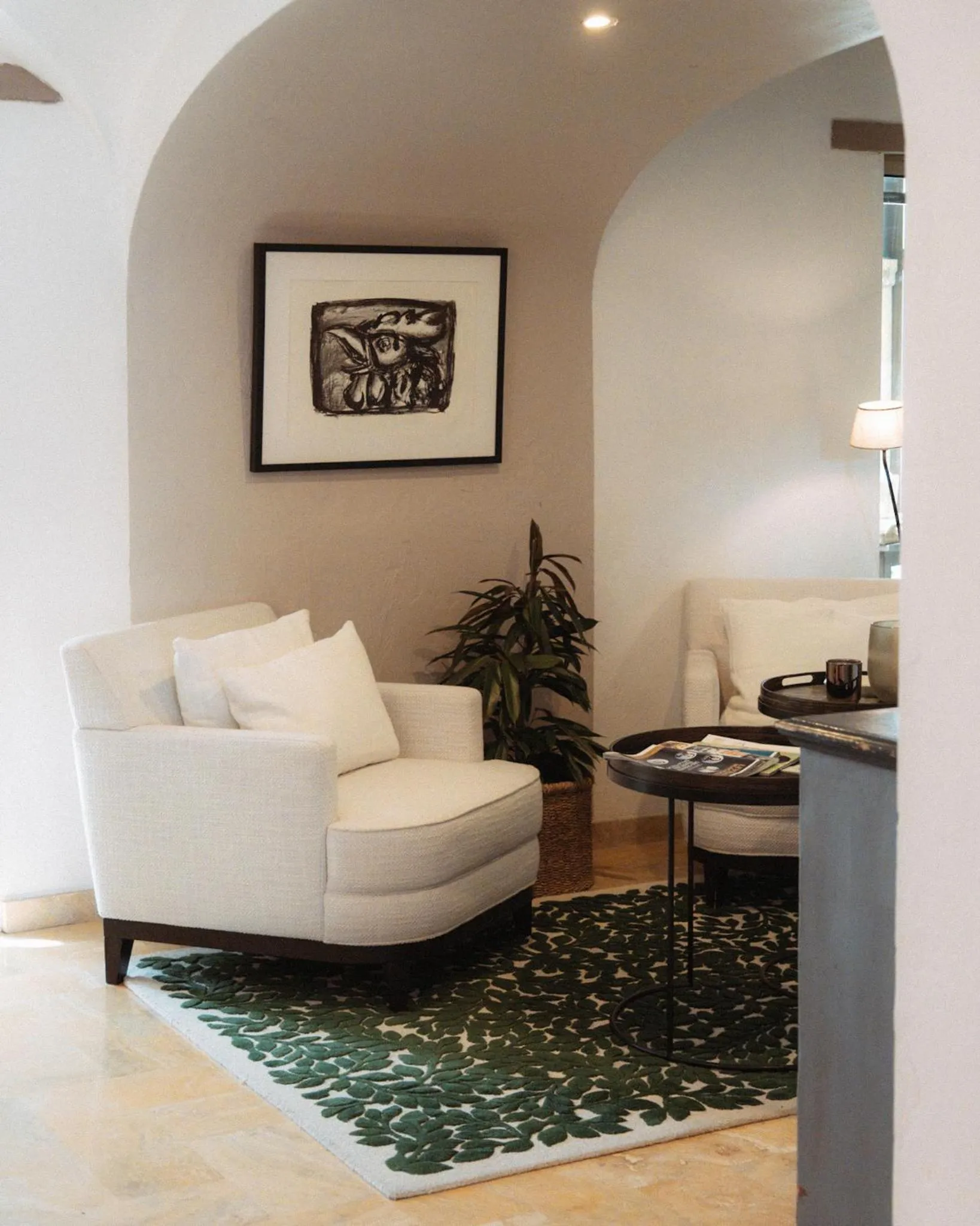 Communal lounge/ TV room in Hotel Les Messugues