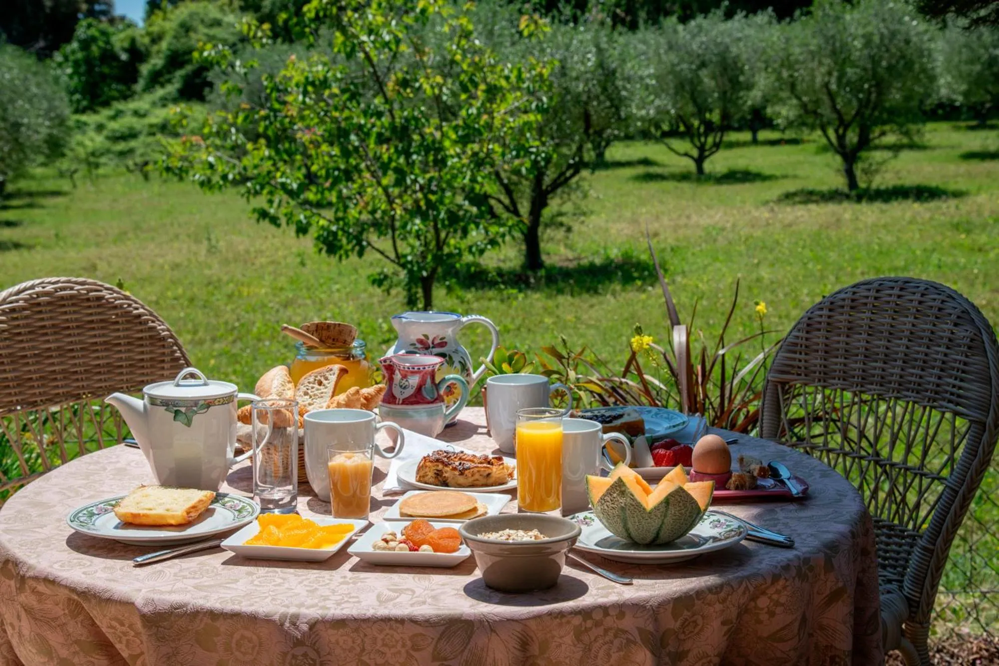 Garden view in Hotel Les Messugues
