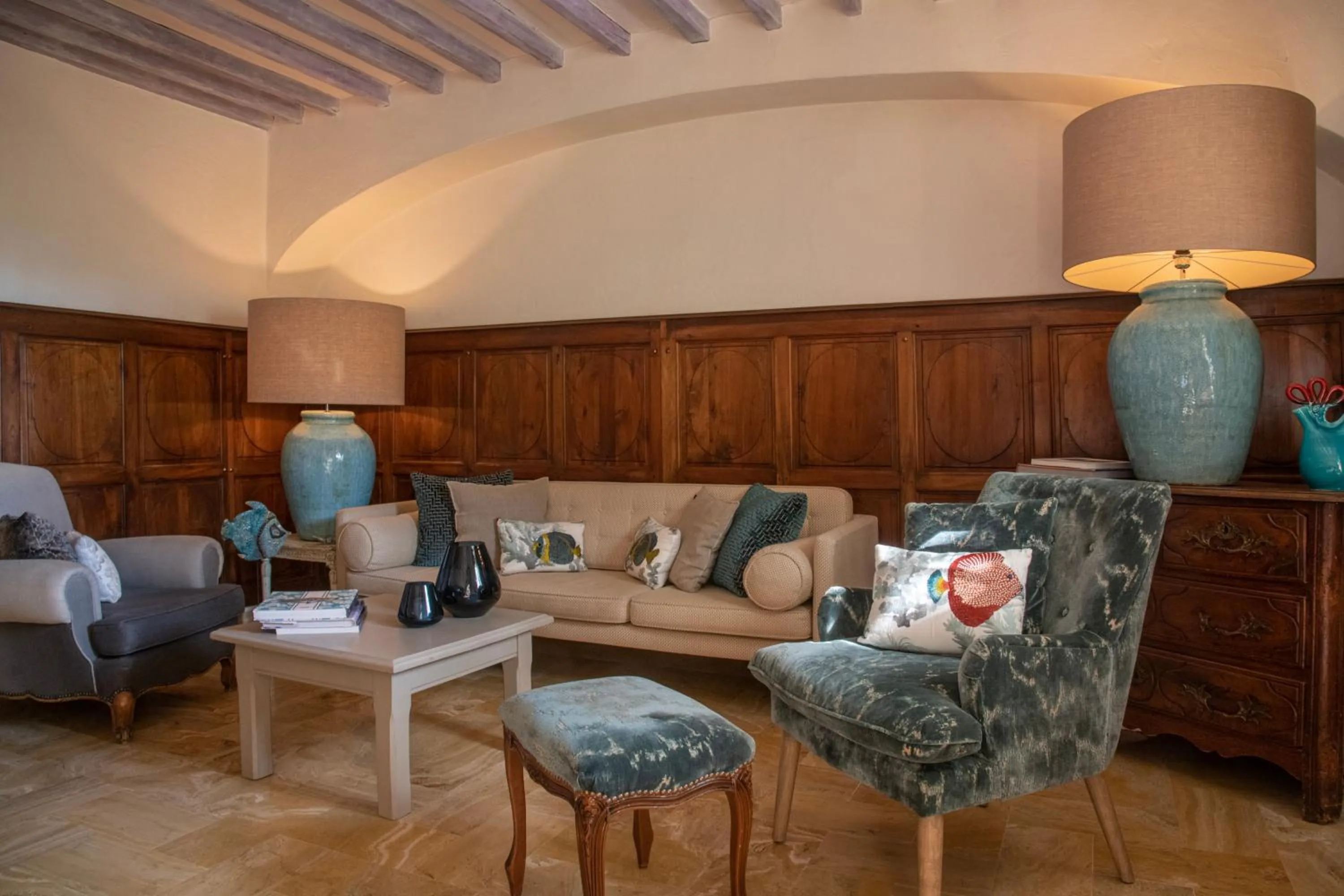 Seating area in Hotel Les Messugues