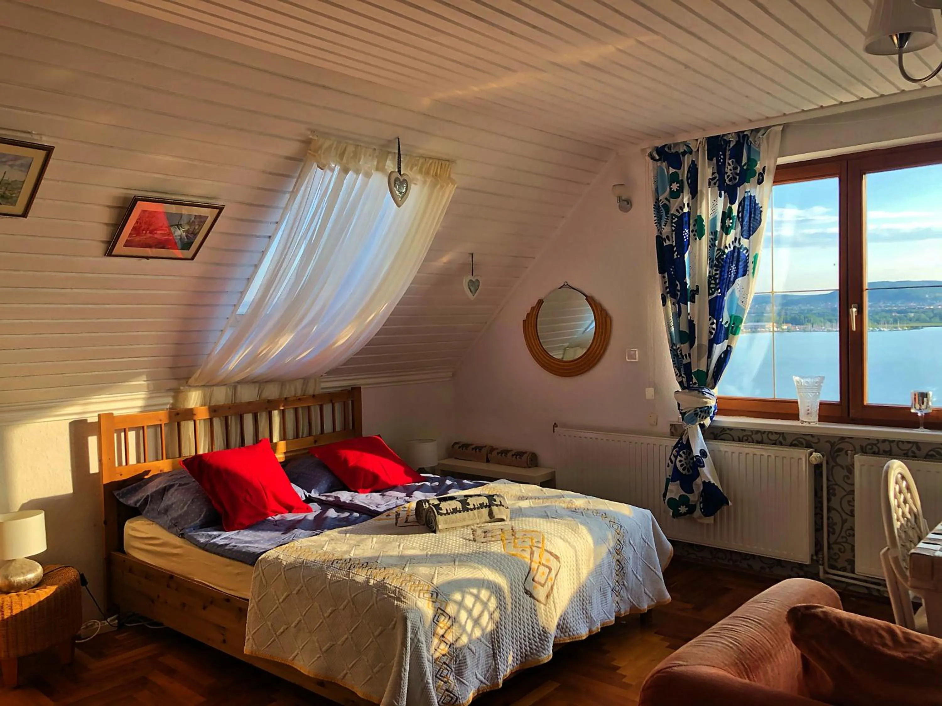 Photo of the whole room, Bed in Villa Borostyán