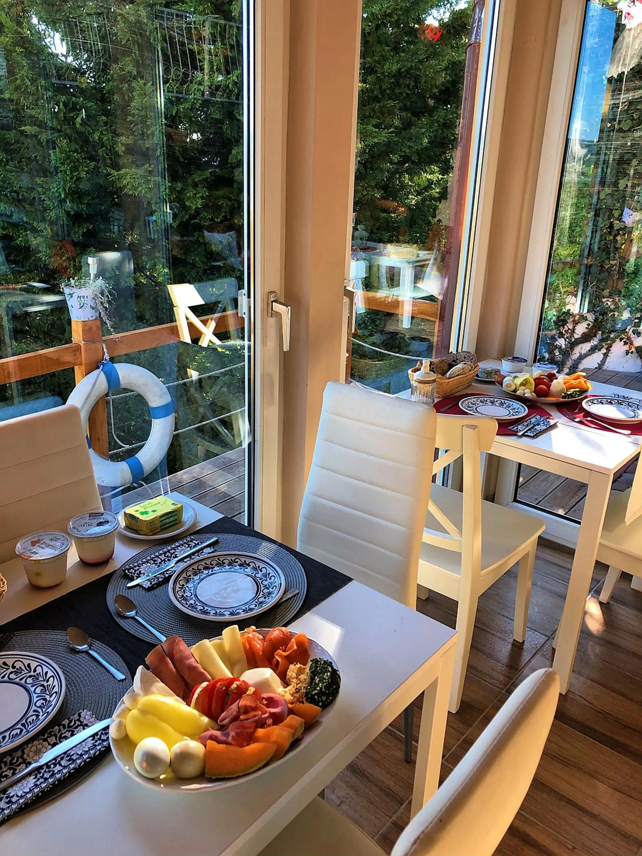 Breakfast in Villa Borostyán