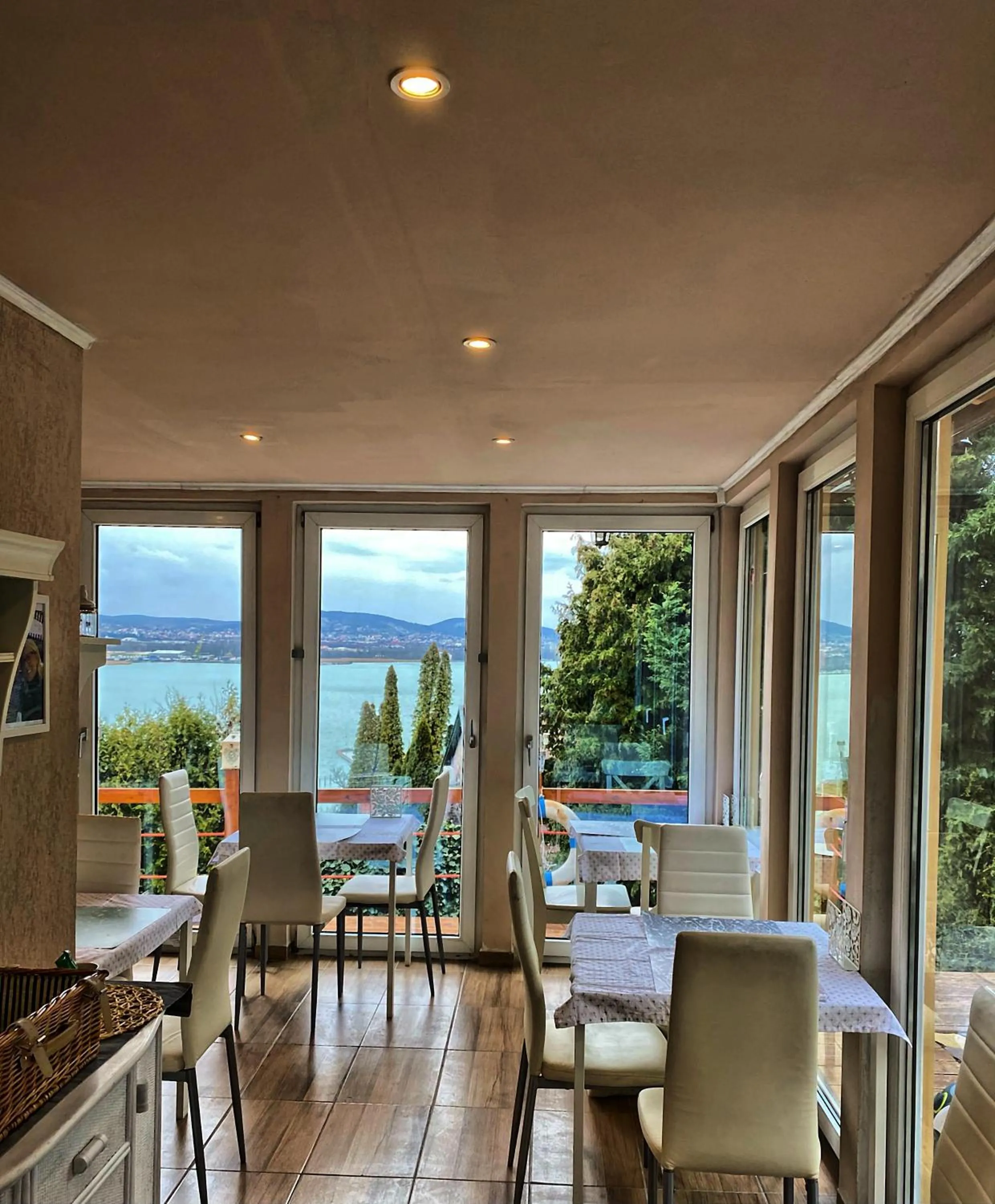 Lounge or bar in Villa Borostyán