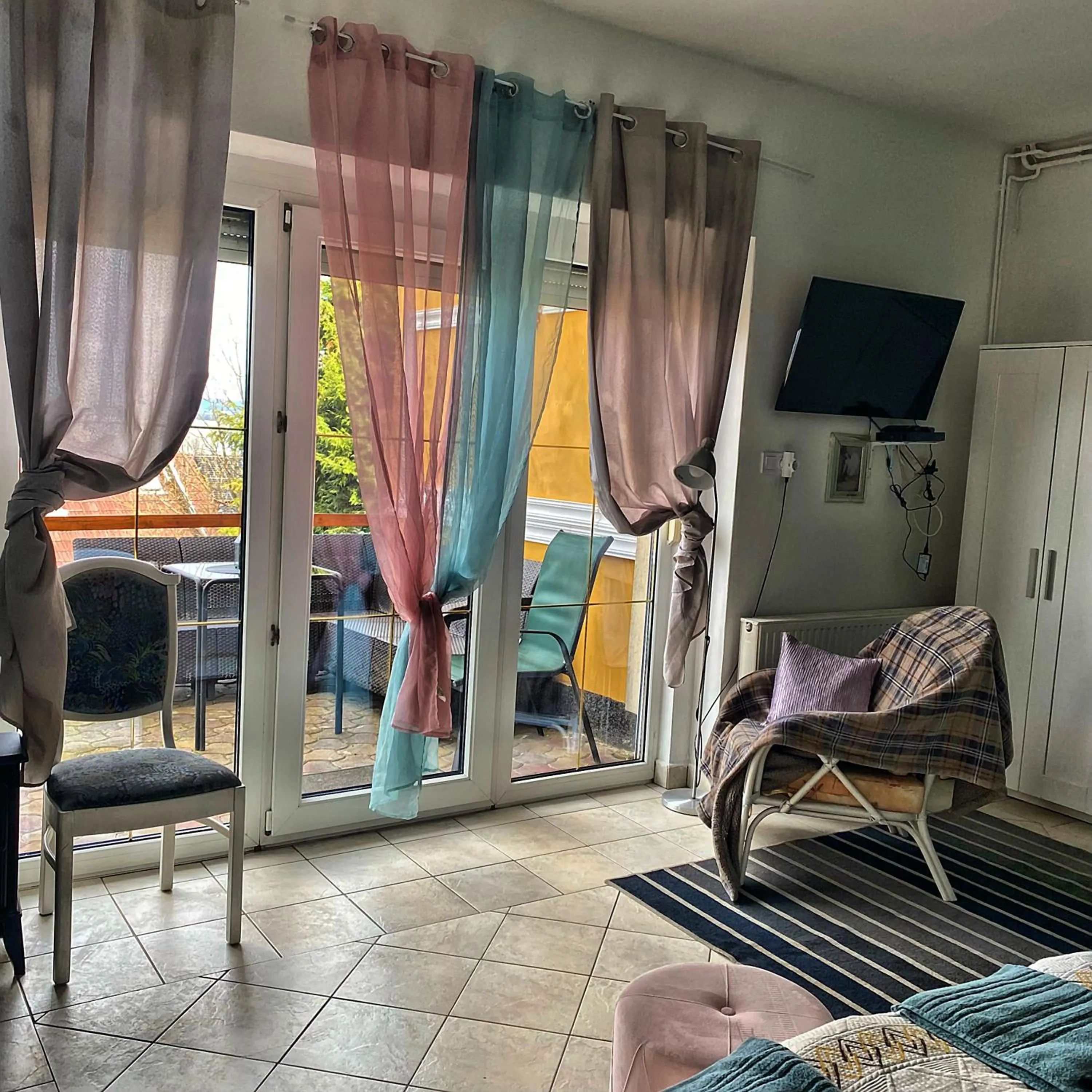 TV and multimedia in Villa Borostyán
