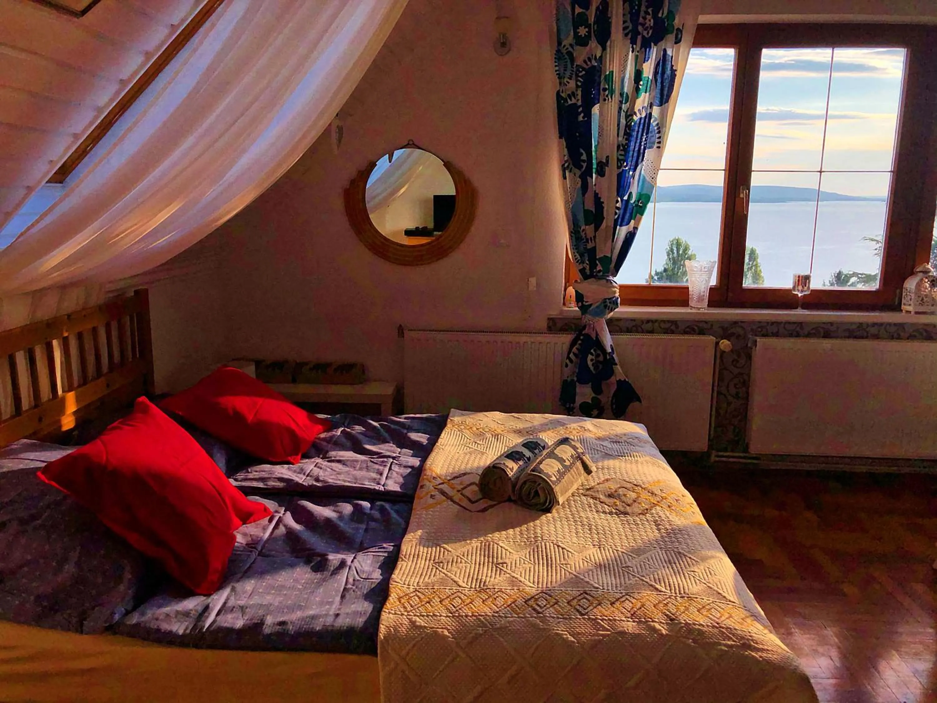 Photo of the whole room, Bed in Villa Borostyán