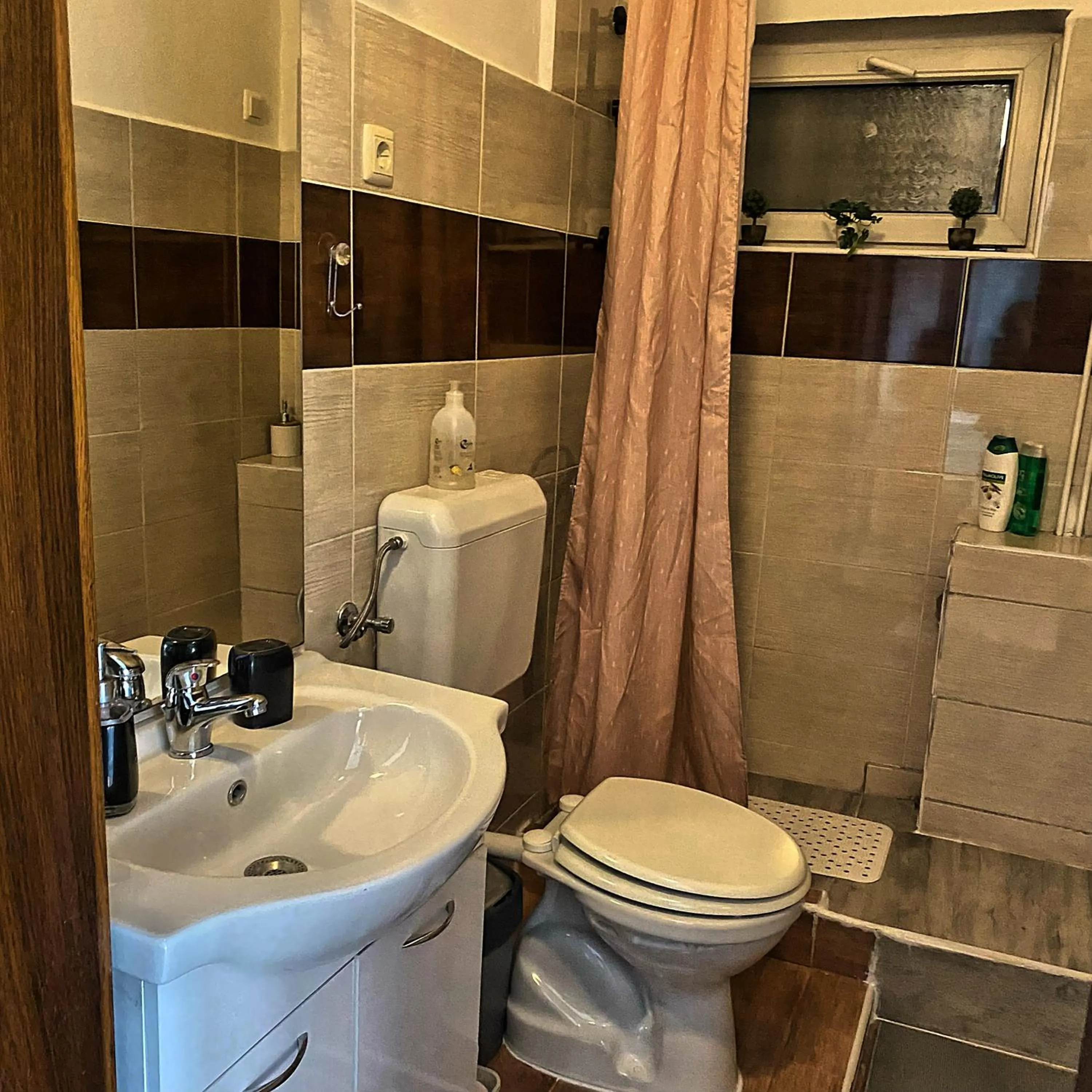 Toilet in Villa Borostyán