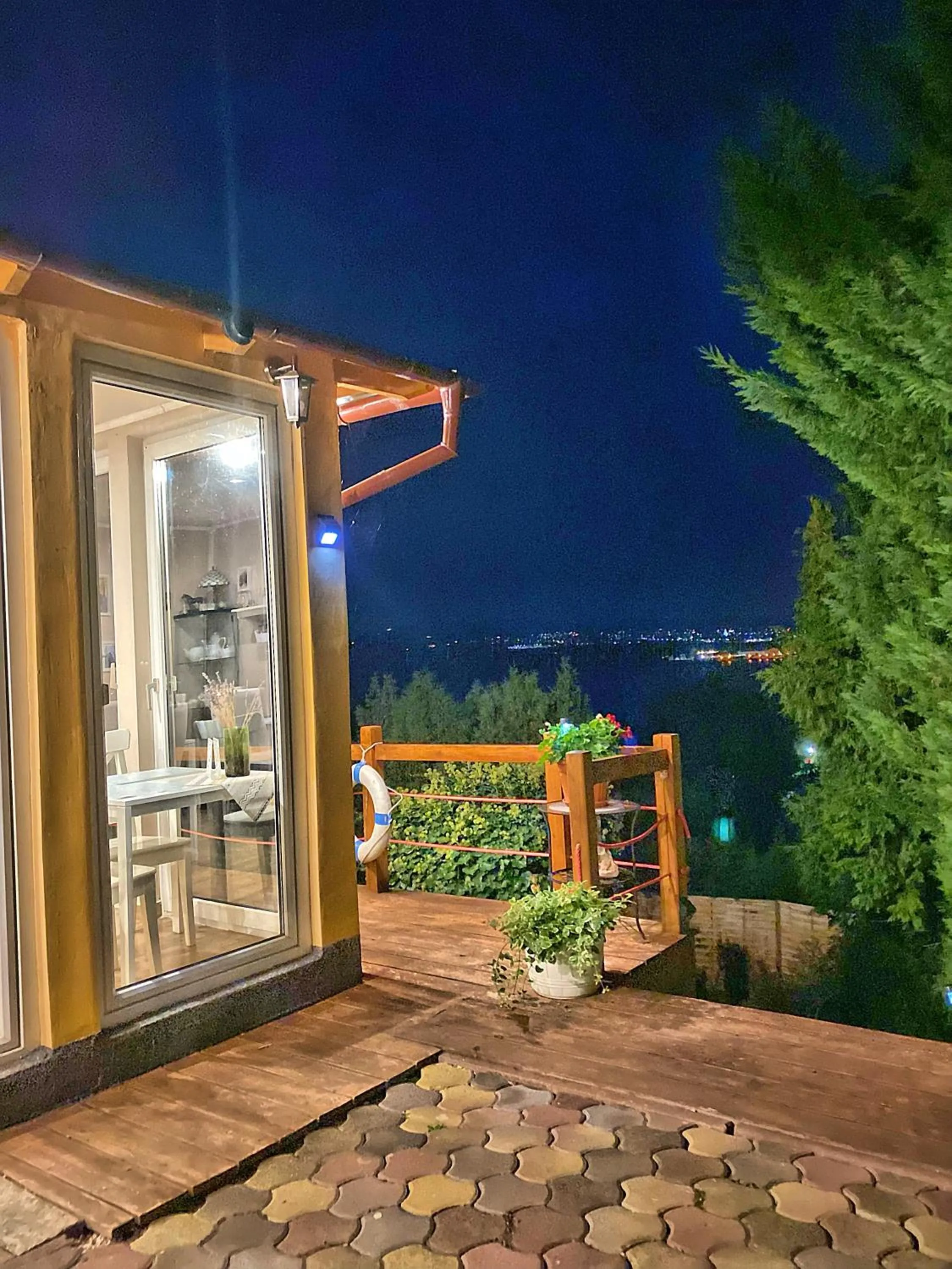 Property building in Villa Borostyán