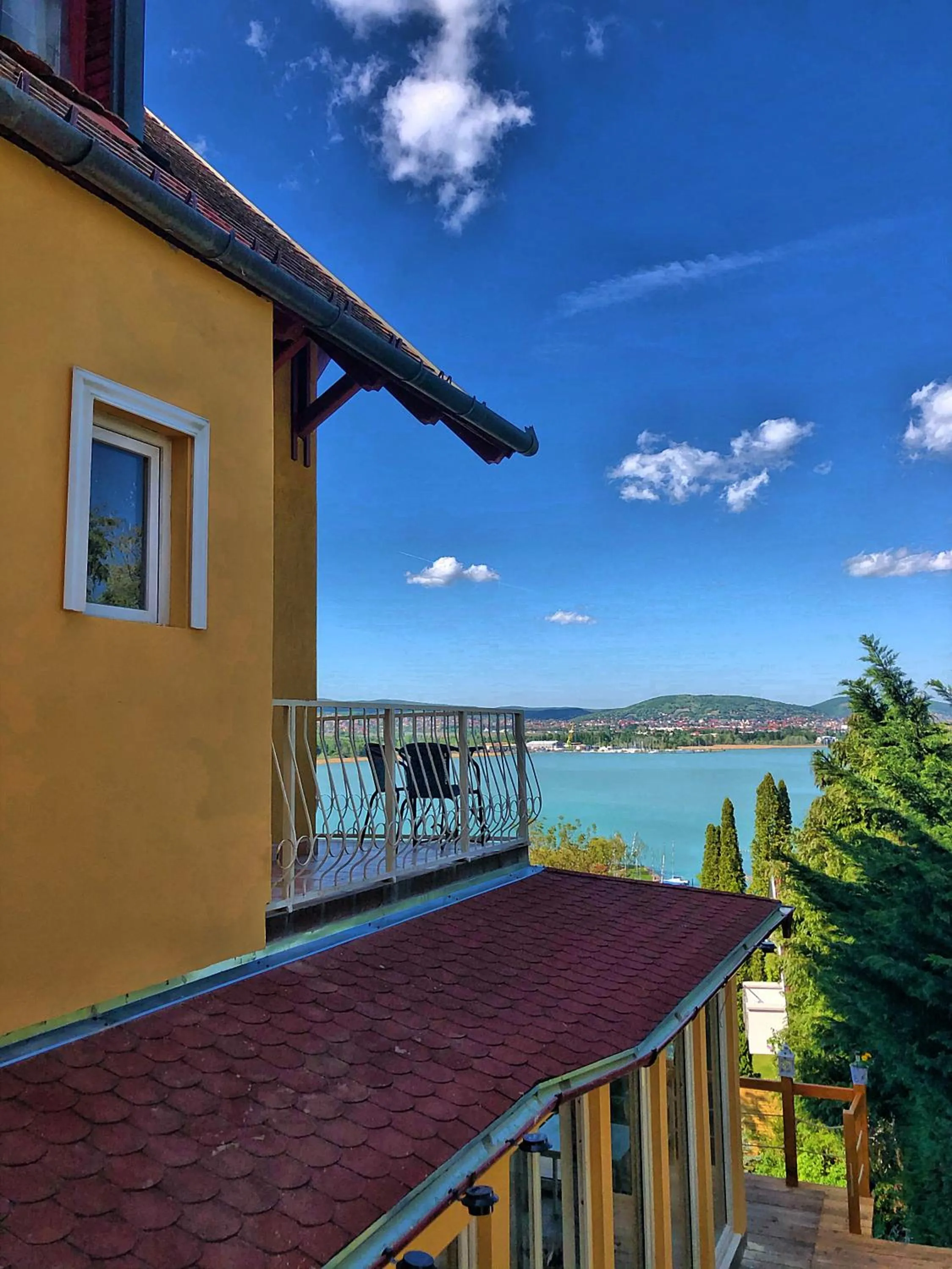 Property building in Villa Borostyán