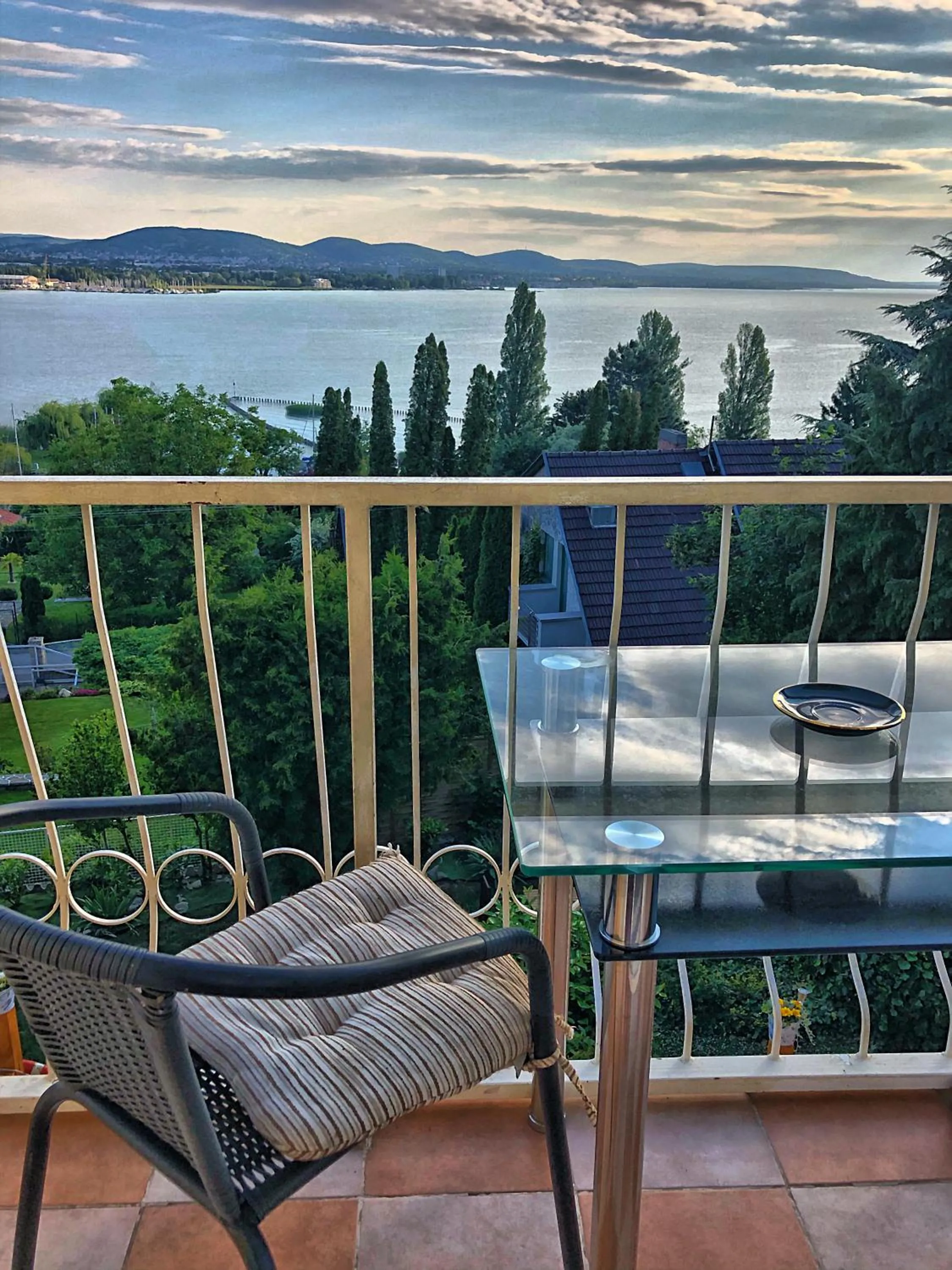 Lake view in Villa Borostyán