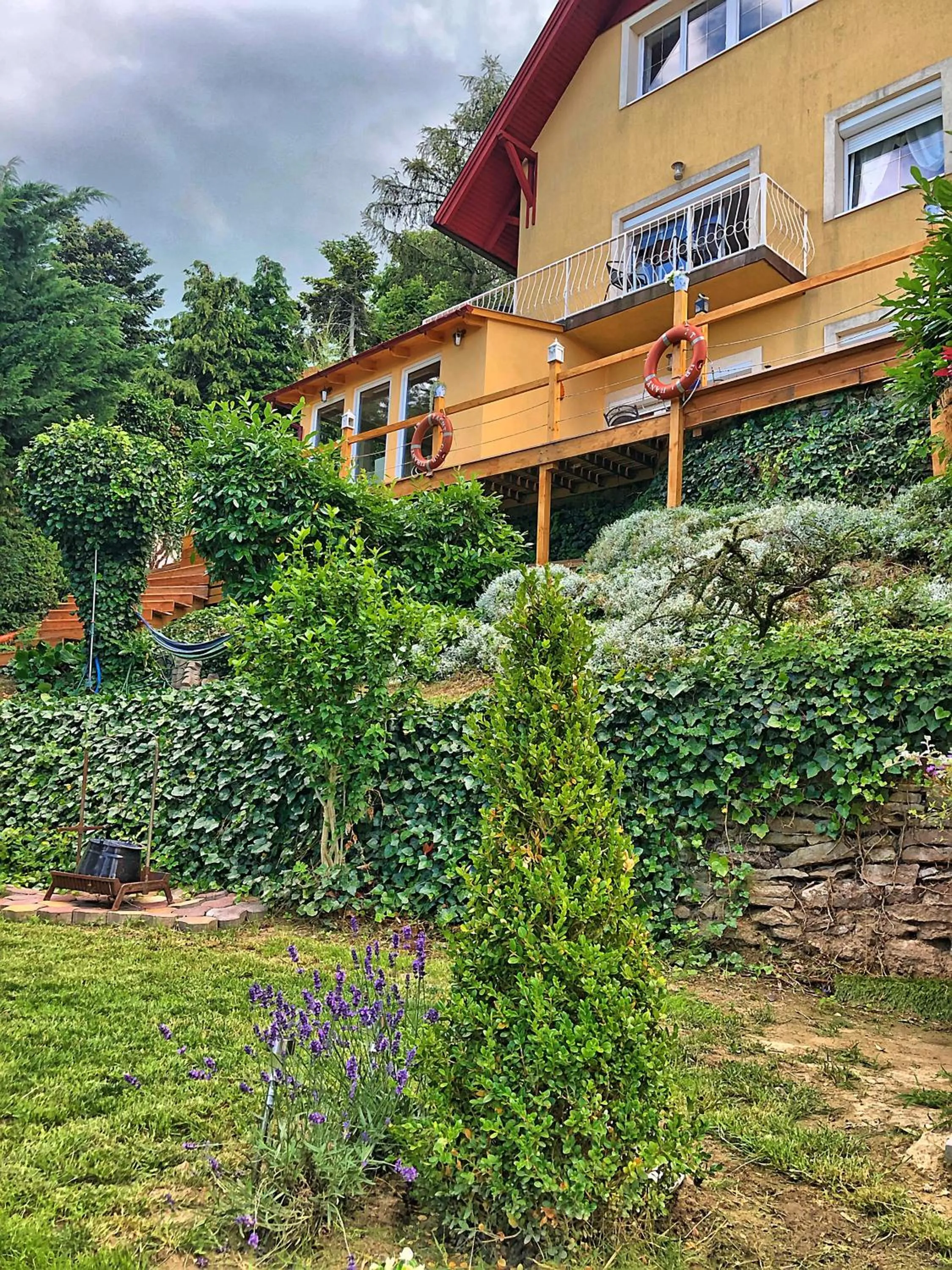 Property building in Villa Borostyán