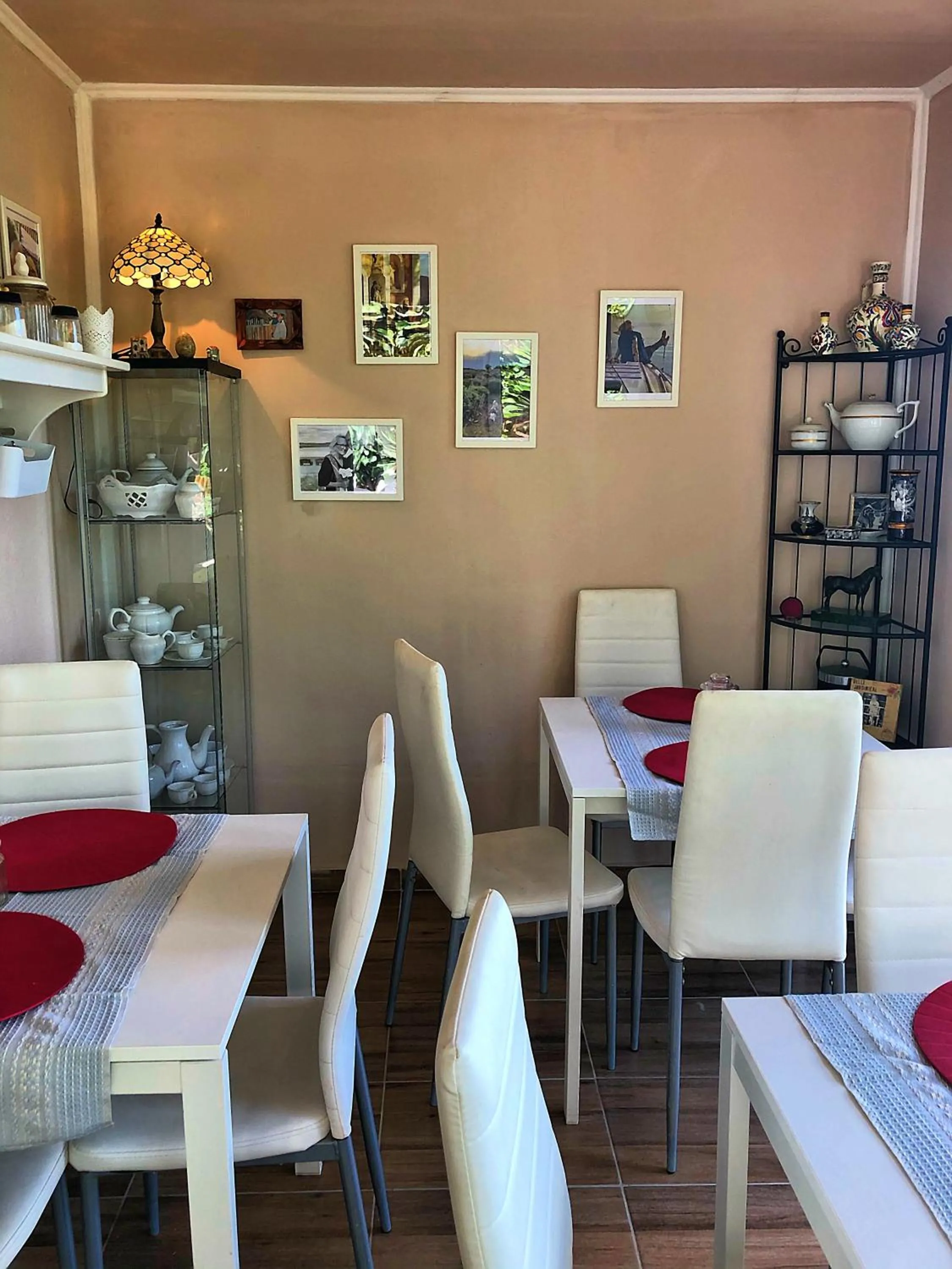 Dining area in Villa Borostyán