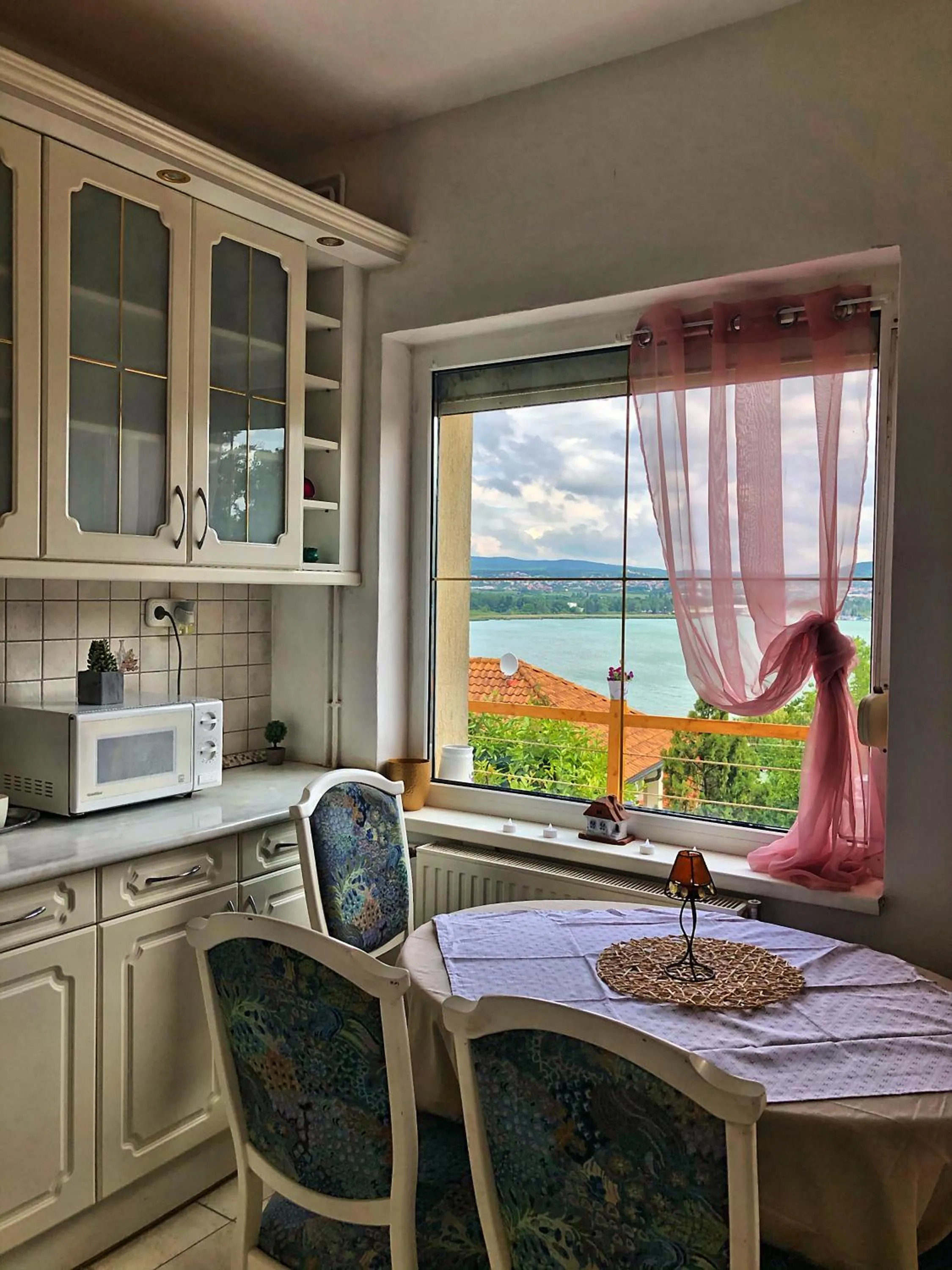 Lake view in Villa Borostyán