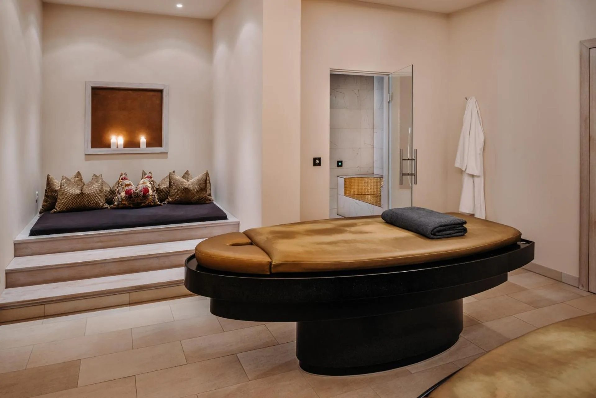 Spa and wellness centre/facilities, Bed in Der Eisvogel - Wellness- & Genusshotel