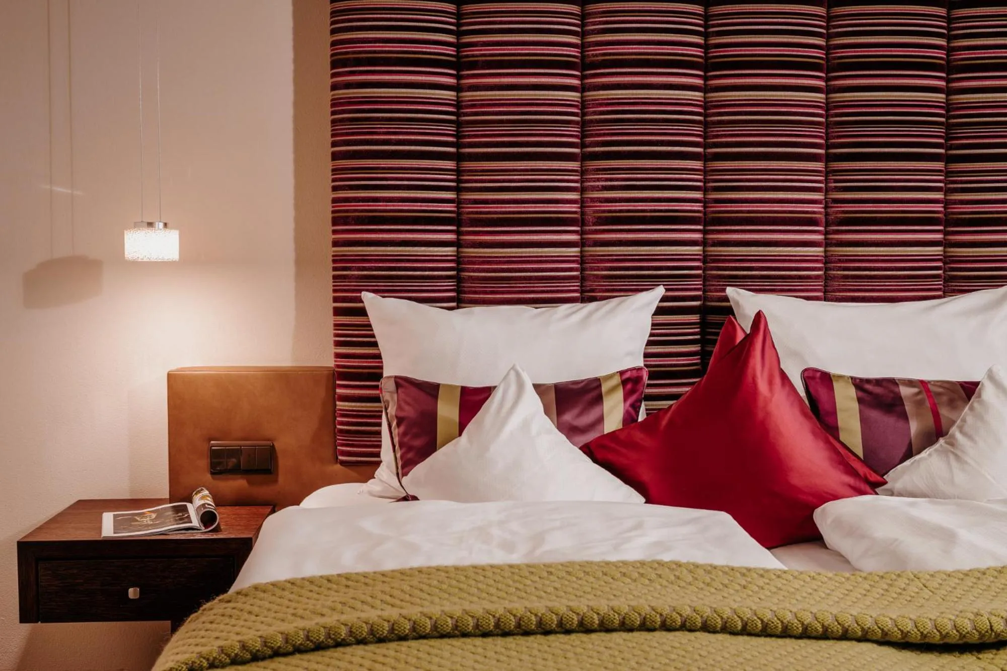 Photo of the whole room, Bed in Der Eisvogel - Wellness- & Genusshotel