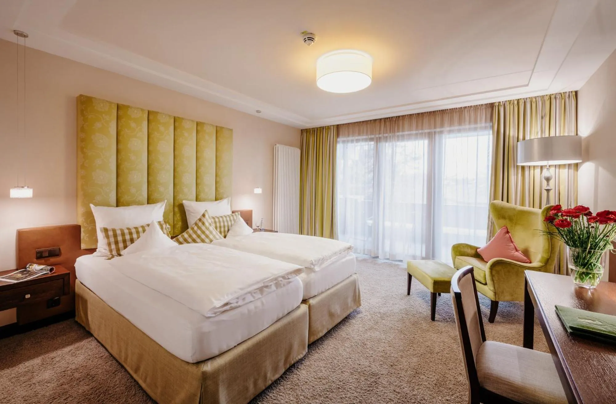 Photo of the whole room, Bed in Der Eisvogel - Wellness- & Genusshotel