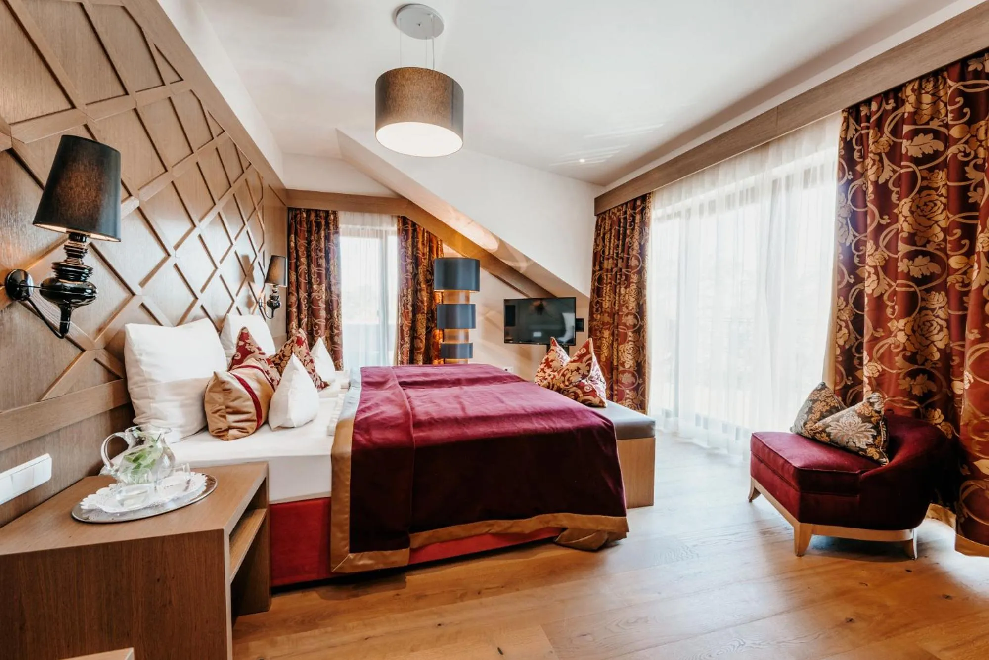 Photo of the whole room, Bed in Der Eisvogel - Wellness- & Genusshotel