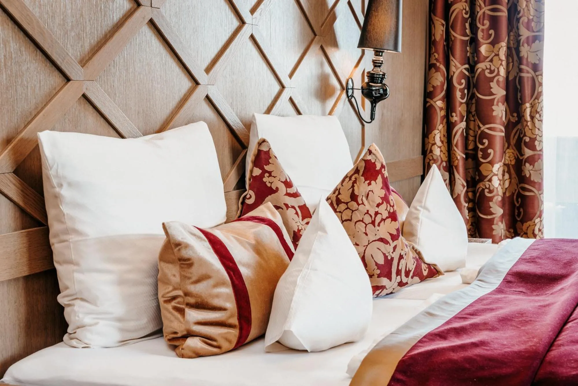 Photo of the whole room, Bed in Der Eisvogel - Wellness- & Genusshotel