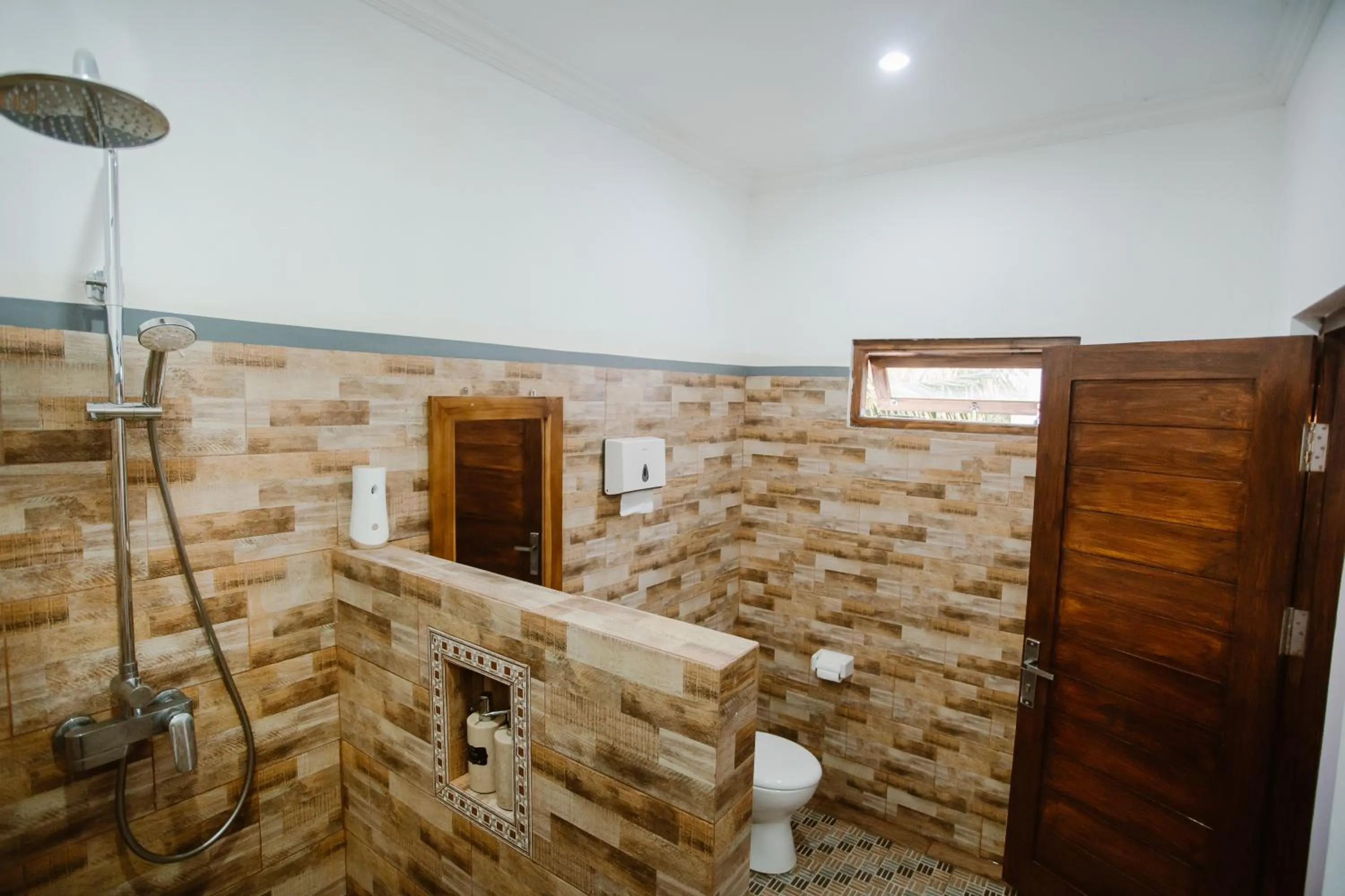 Shower in Oka Cottage