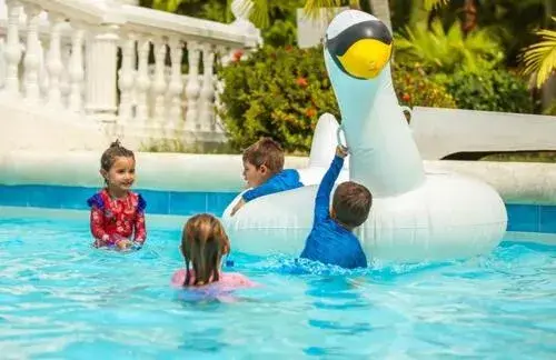 Swimming pool in Hotel Cocoliso Island Resort Swimming pool in Hotel Cocoliso Island Resort