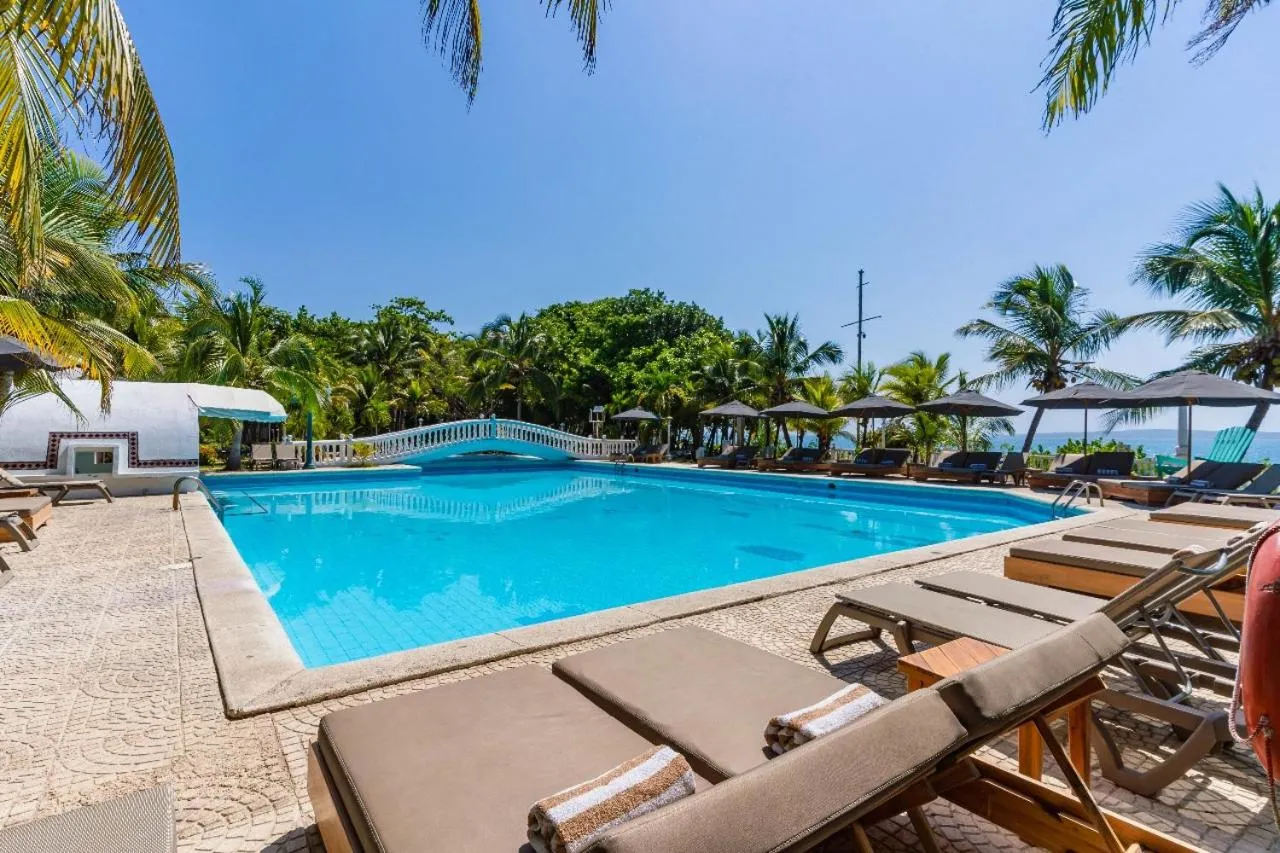 Pool view in Hotel Cocoliso Island Resort