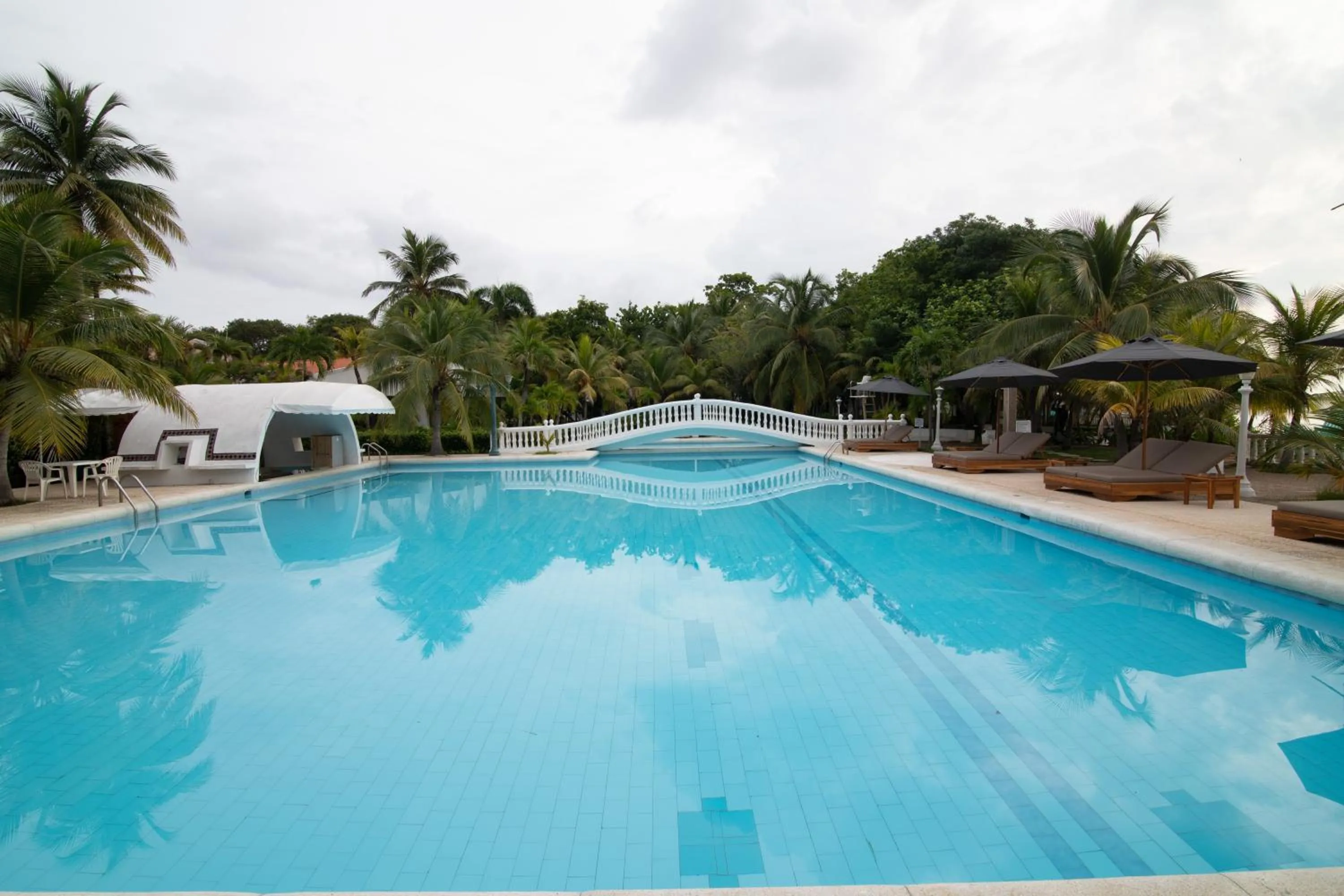 Swimming pool in Hotel Cocoliso Island Resort