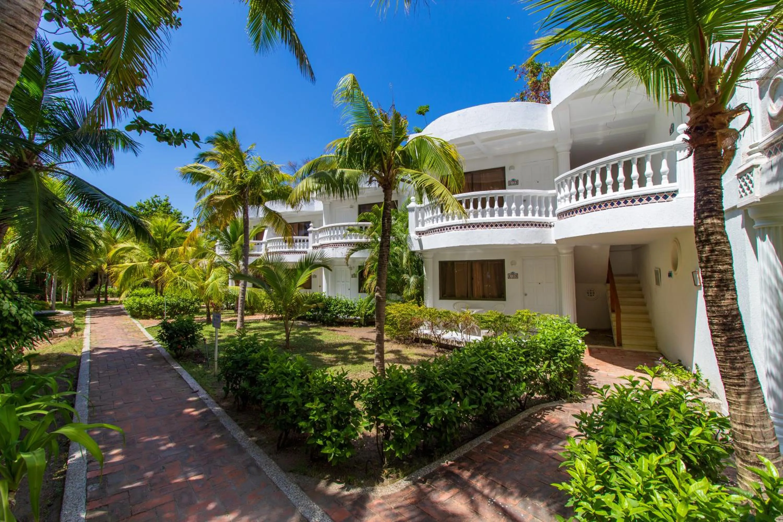 Property building in Hotel Cocoliso Island Resort