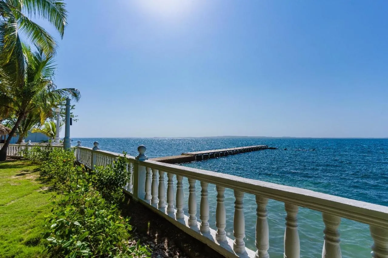 Natural landscape in Hotel Cocoliso Island Resort