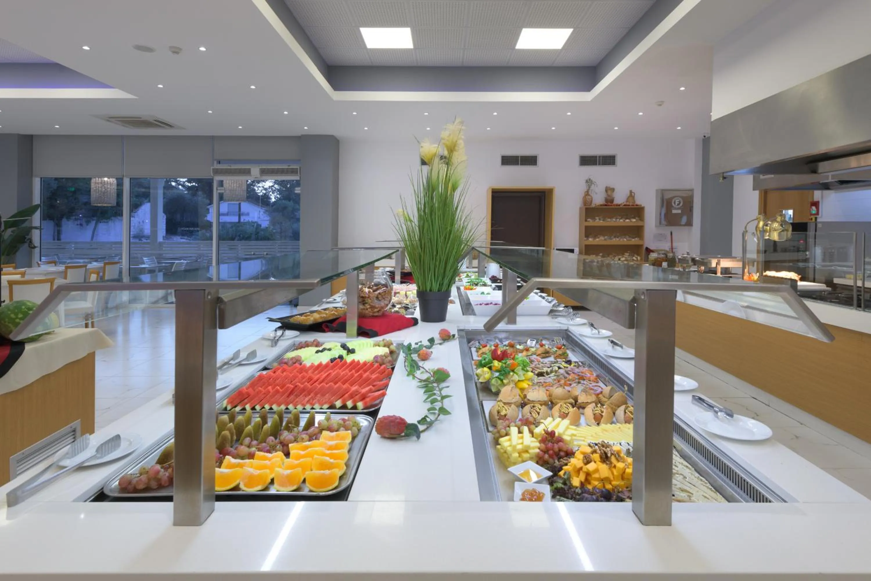 Restaurant/places to eat in Oceanis Park Hotel