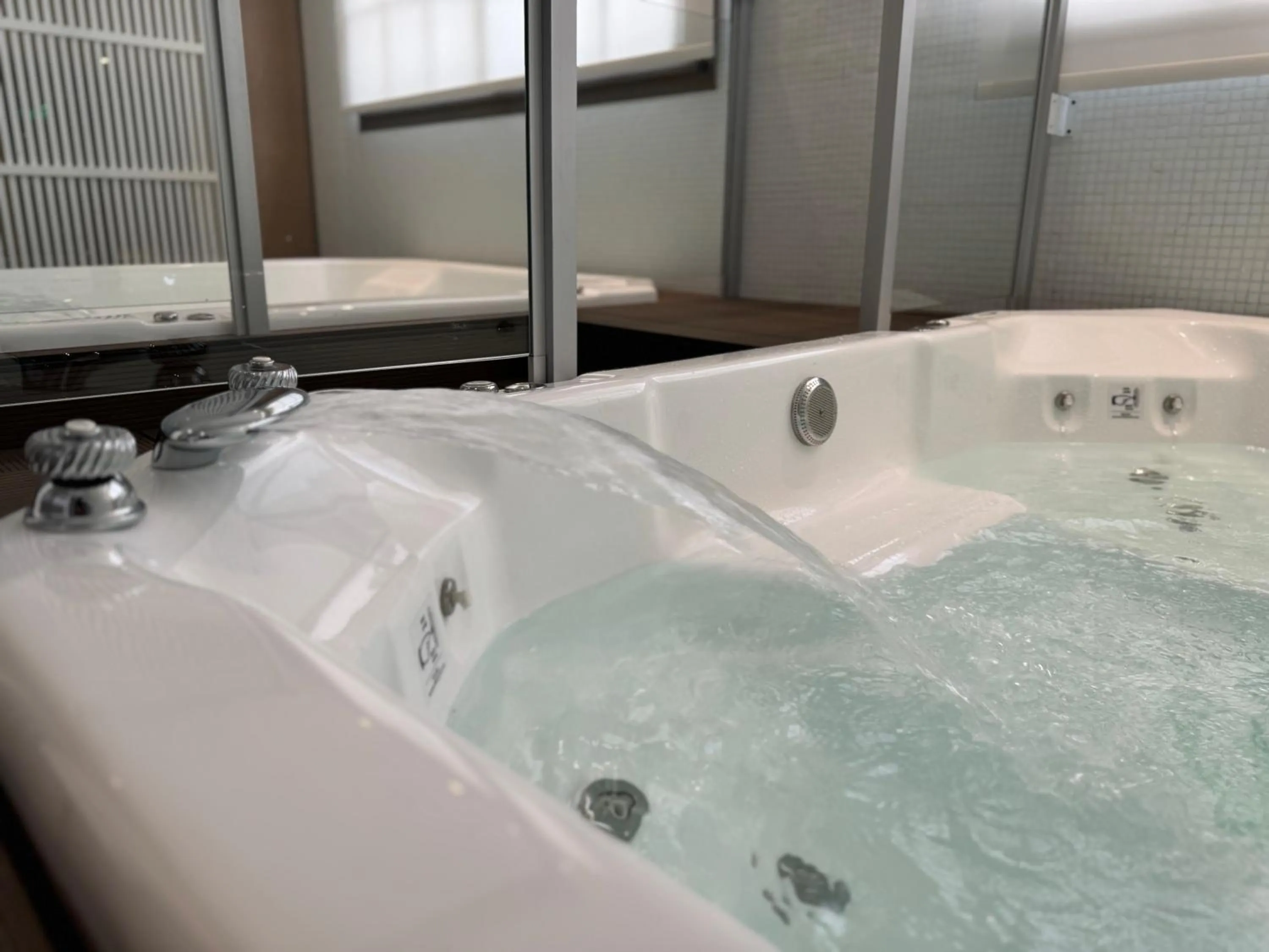 Hot Tub in Guemes Hotel & Spa