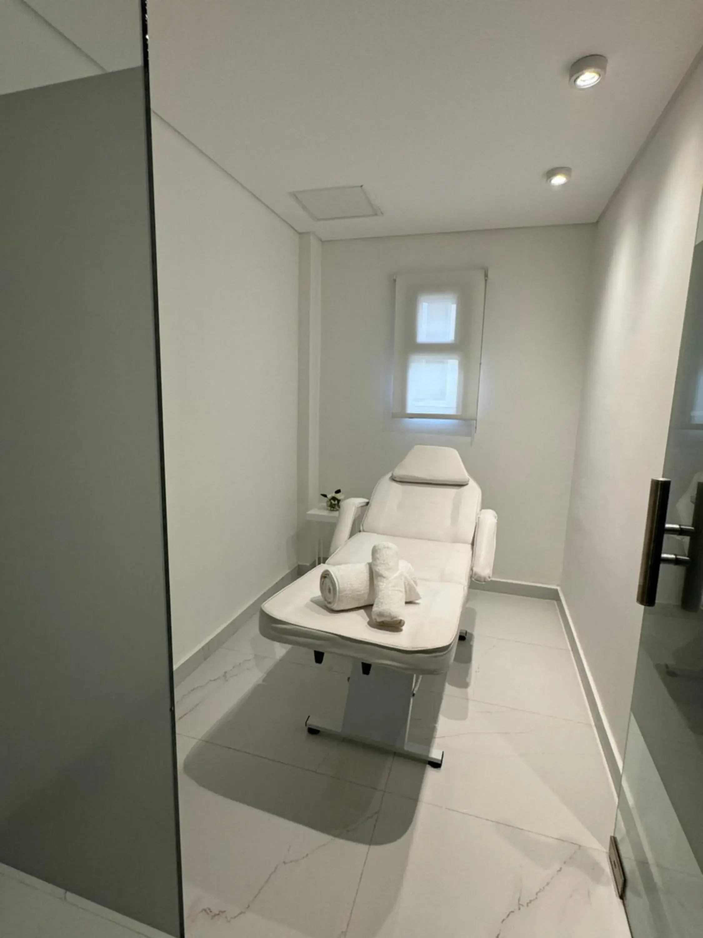 Spa and wellness centre/facilities in Guemes Hotel & Spa Spa and wellness centre/facilities in Guemes Hotel & Spa