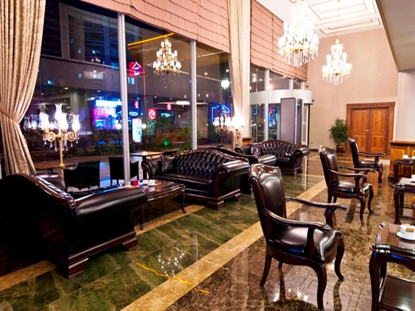 Lobby or reception in Yücesoy Liva Hotel Spa & Convention Center Mersin