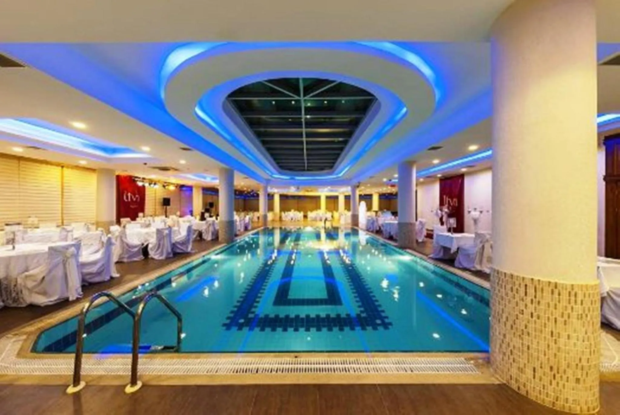 Swimming pool in Yücesoy Liva Hotel Spa & Convention Center Mersin
